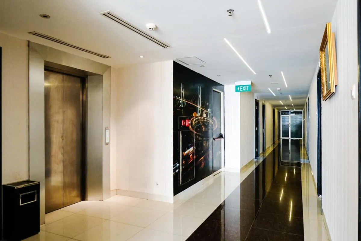 Empress Hotel Makassar City Center by LIFE