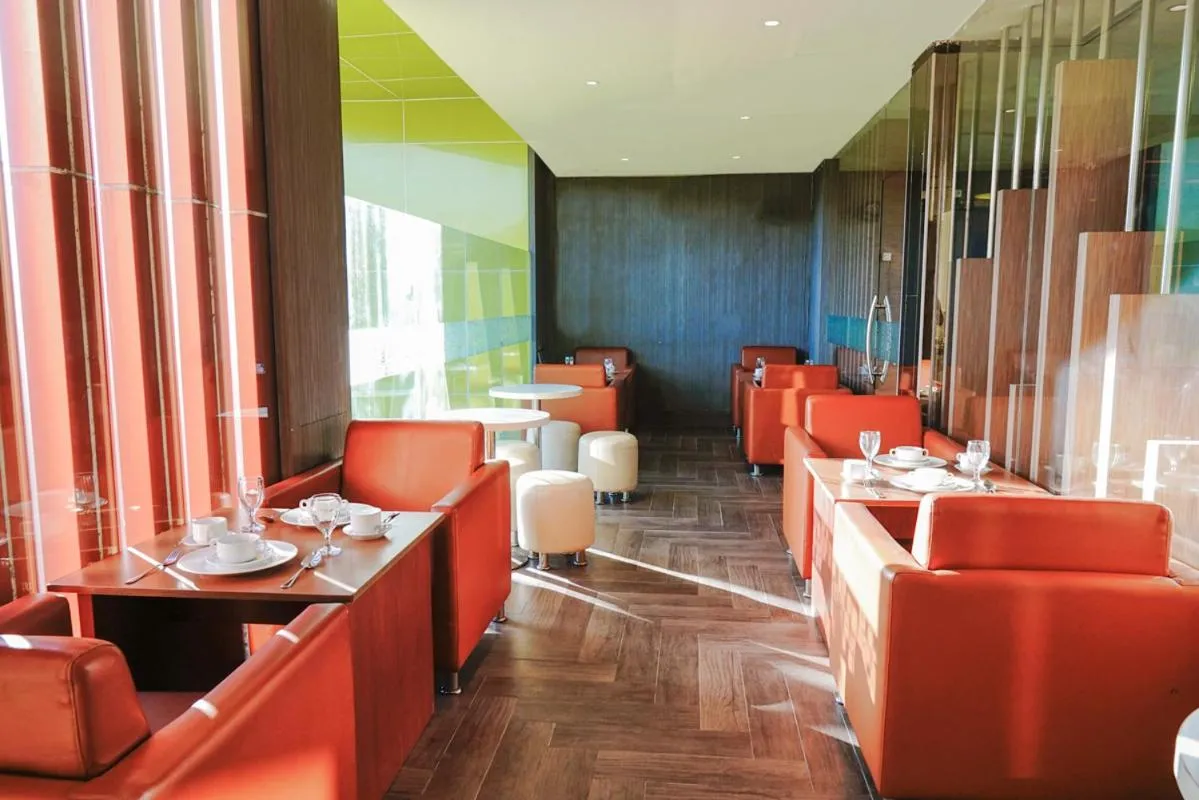 Empress Hotel Makassar City Center by LIFE