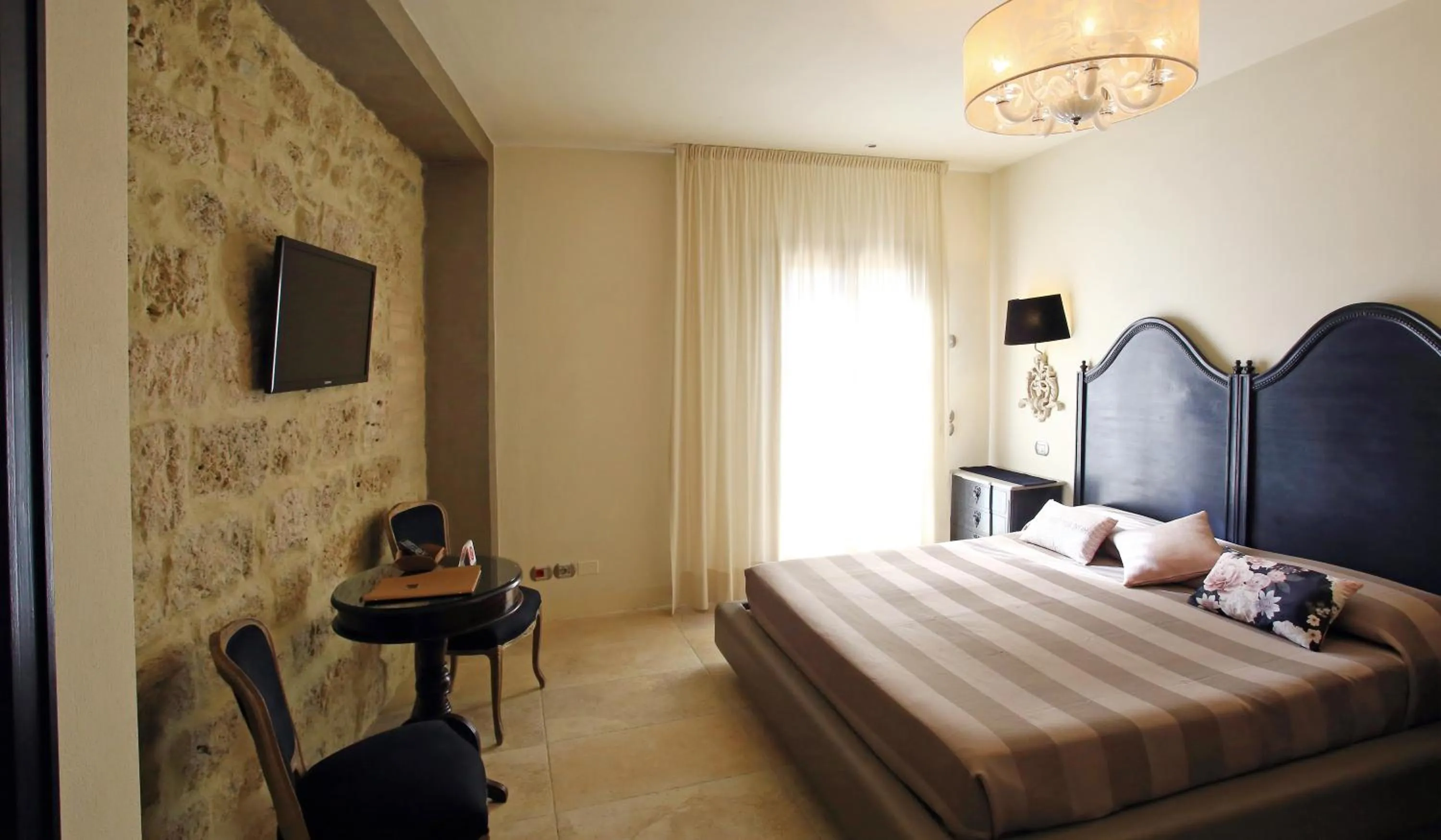 Photo of the whole room, Bed in Molino Di Foci