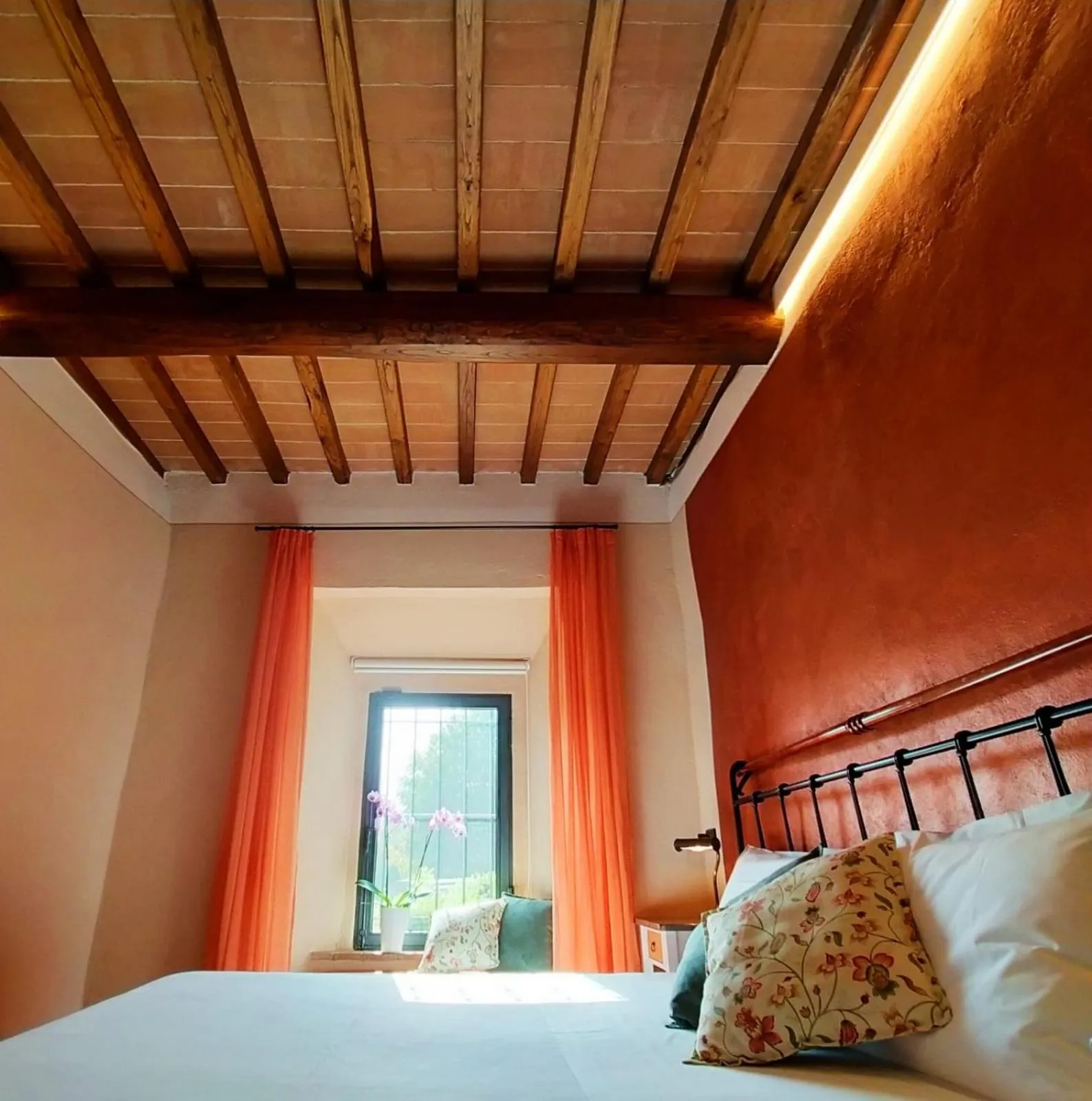 Photo of the whole room, Bed in Molino Di Foci