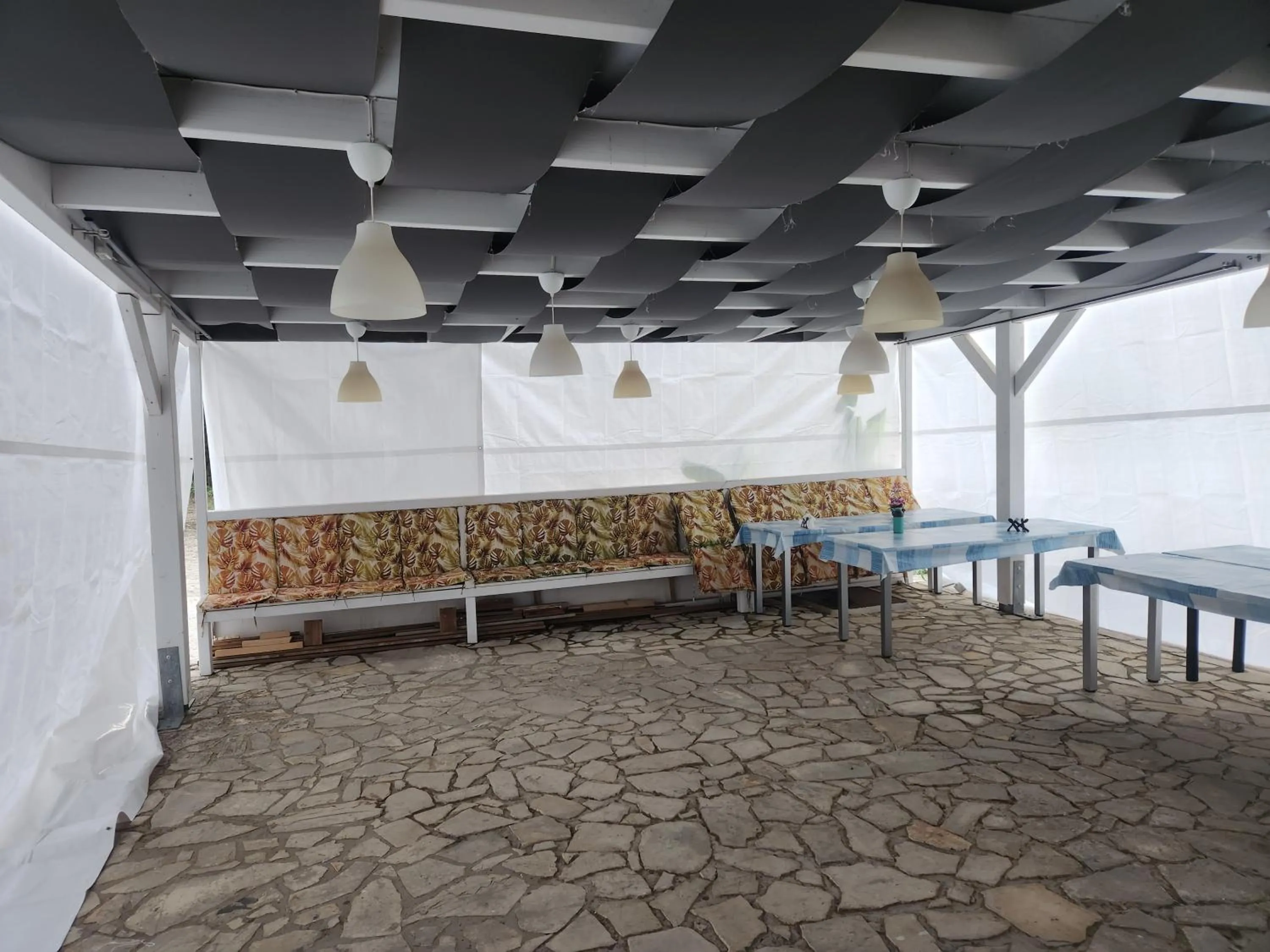 Restaurant/places to eat in Villa Lucia