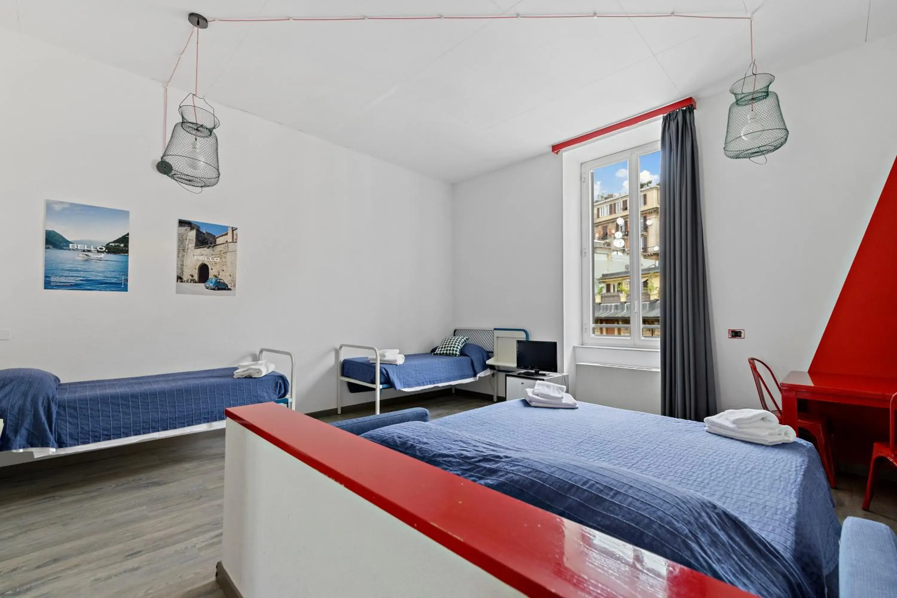 Quadruple Room with Private Bathroom in Hotel Britannia Quadruple Room with Private Bathroom in Hotel Britannia