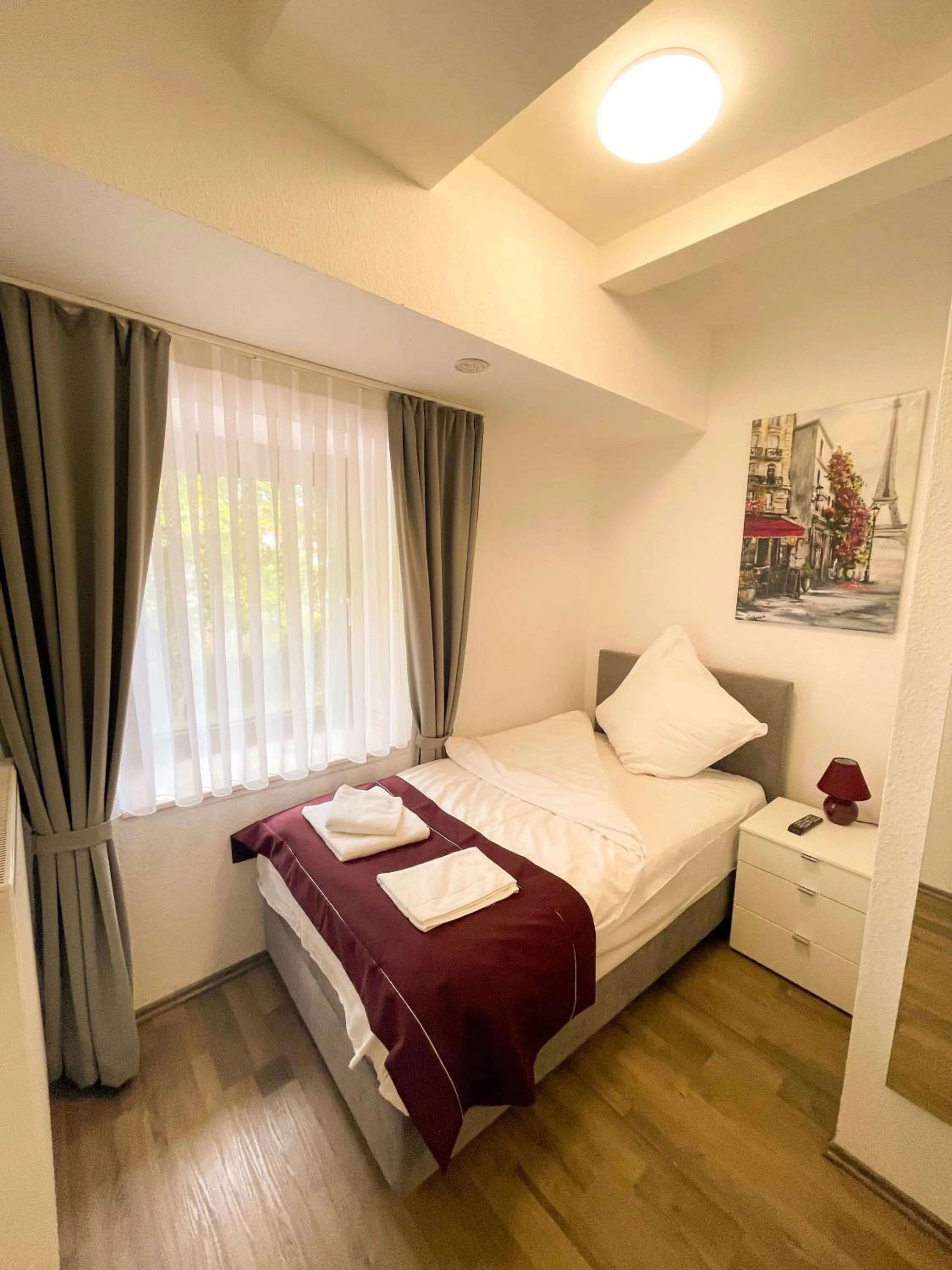 Photo of the whole room in Hotel Kronenkurve