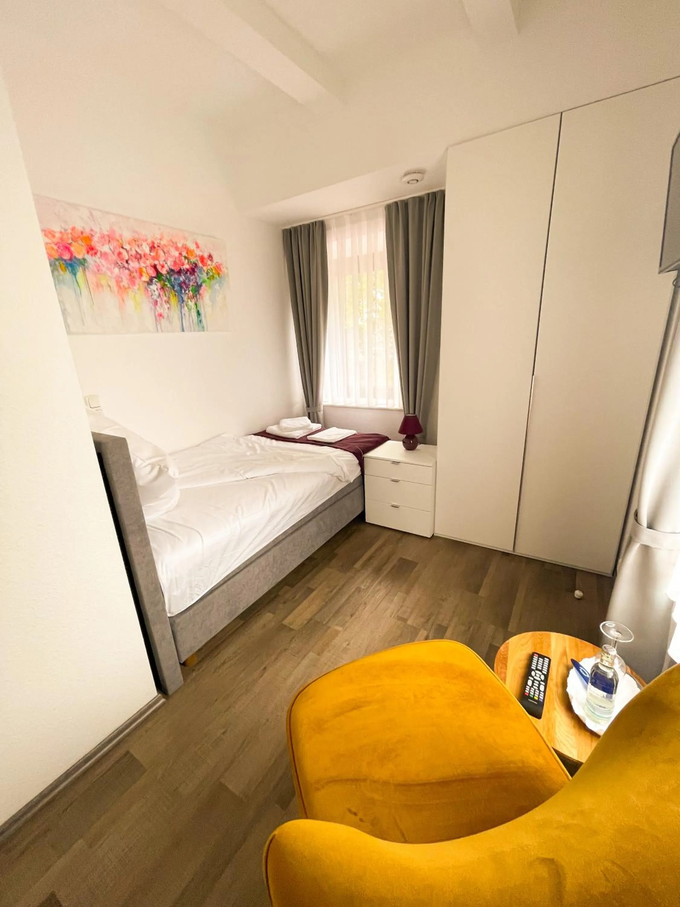 Photo of the whole room in Hotel Kronenkurve