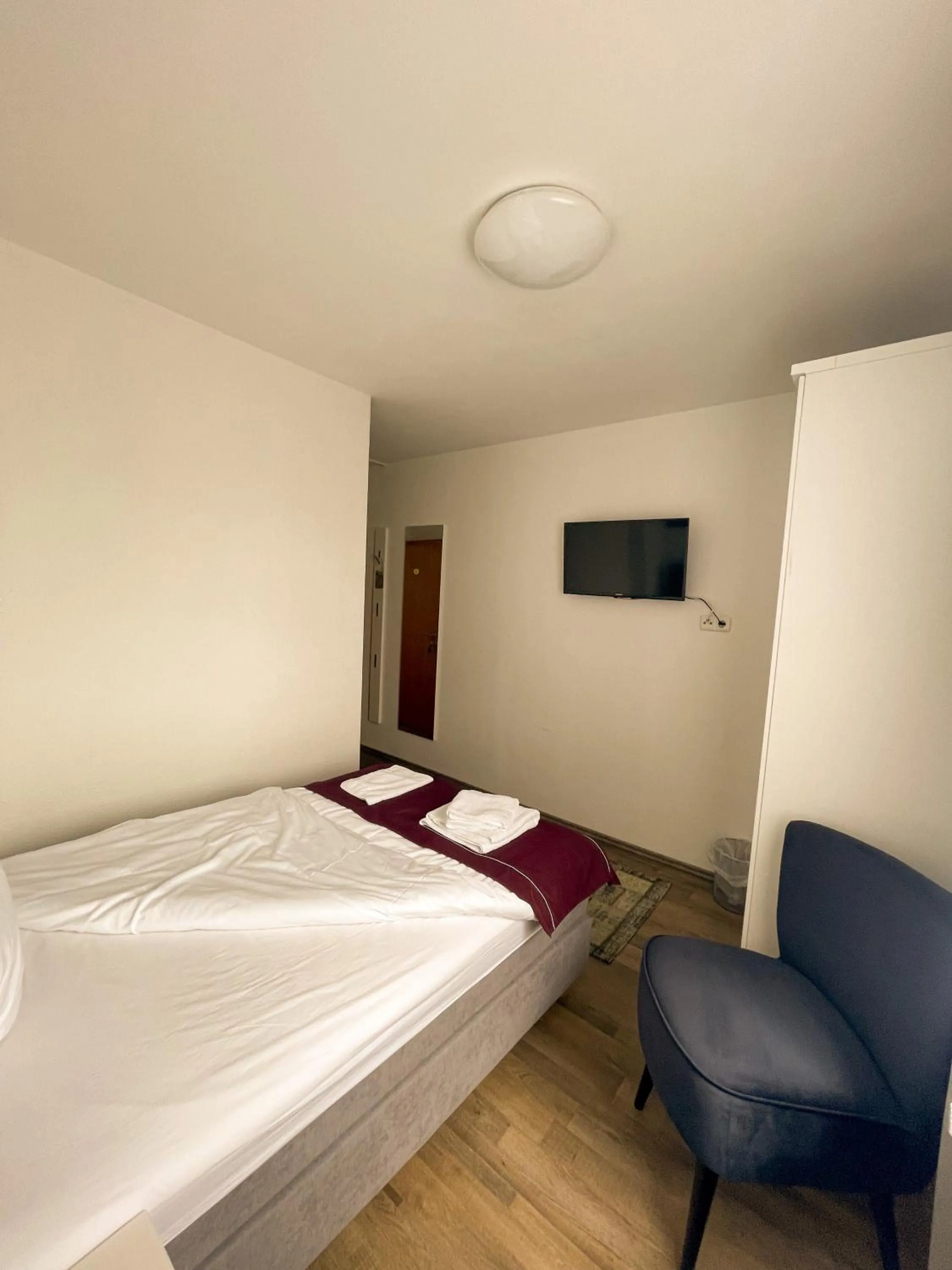 Photo of the whole room in Hotel Kronenkurve