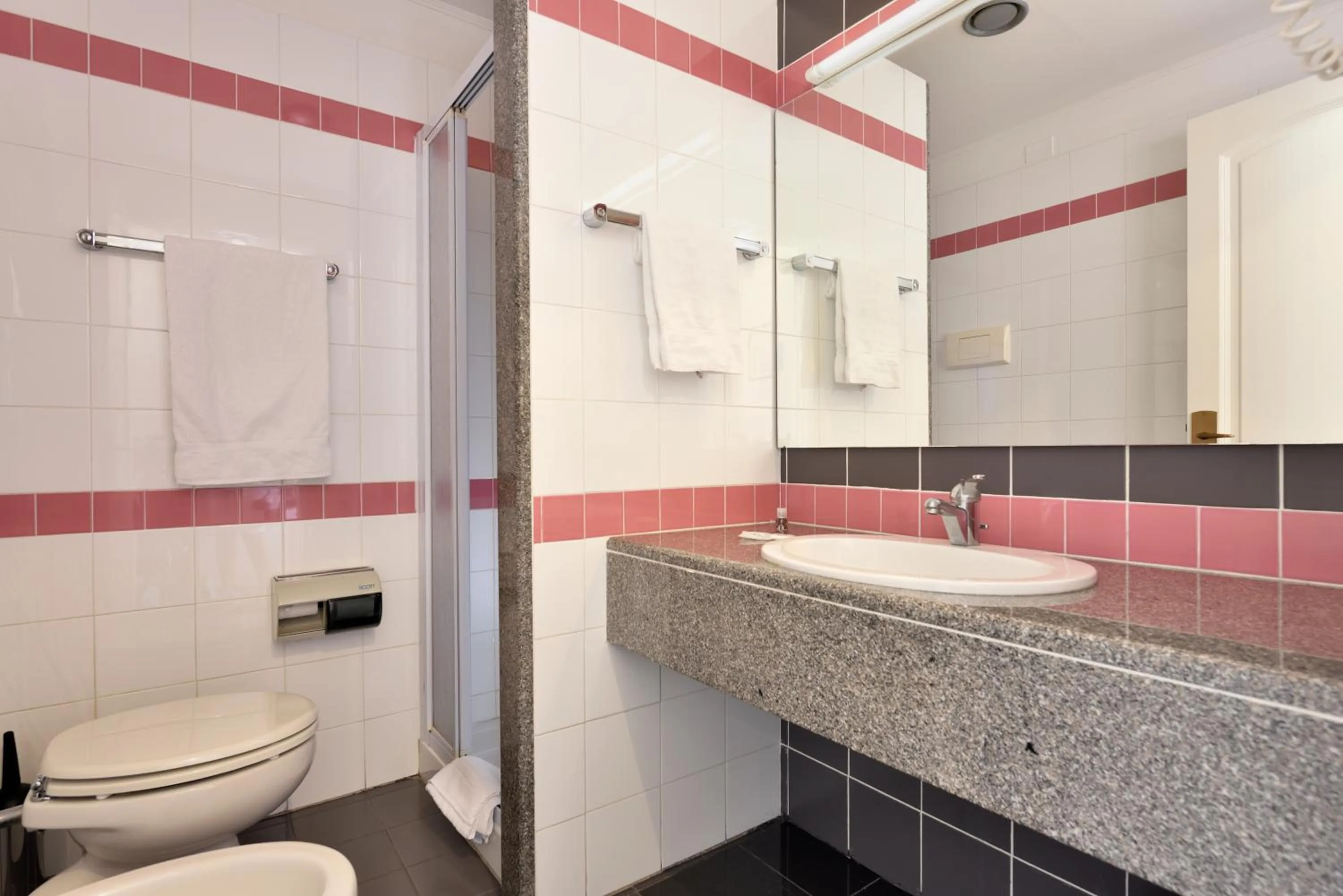 Shower in Hotel Orri