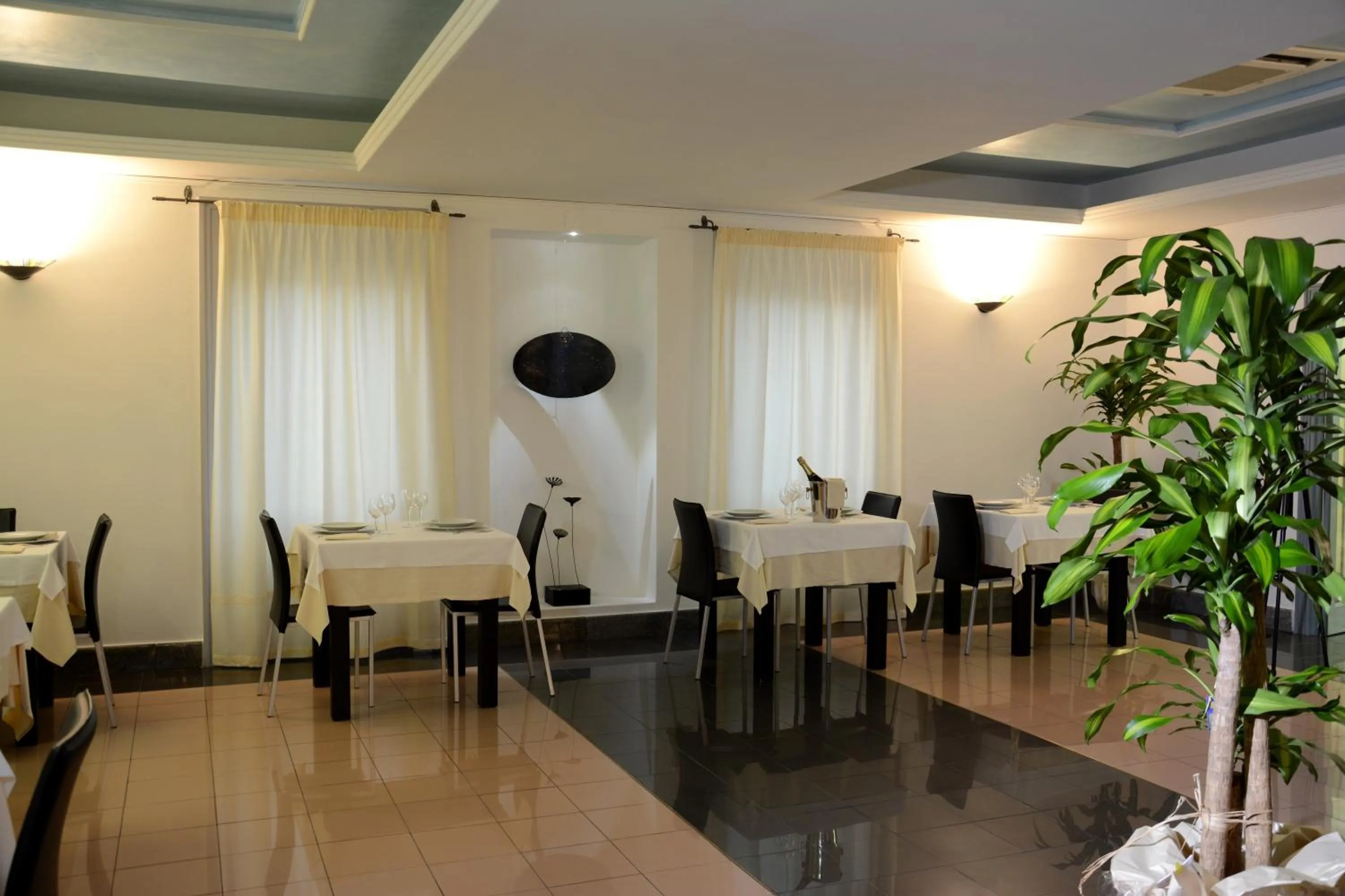 Restaurant/places to eat in Hotel Orri