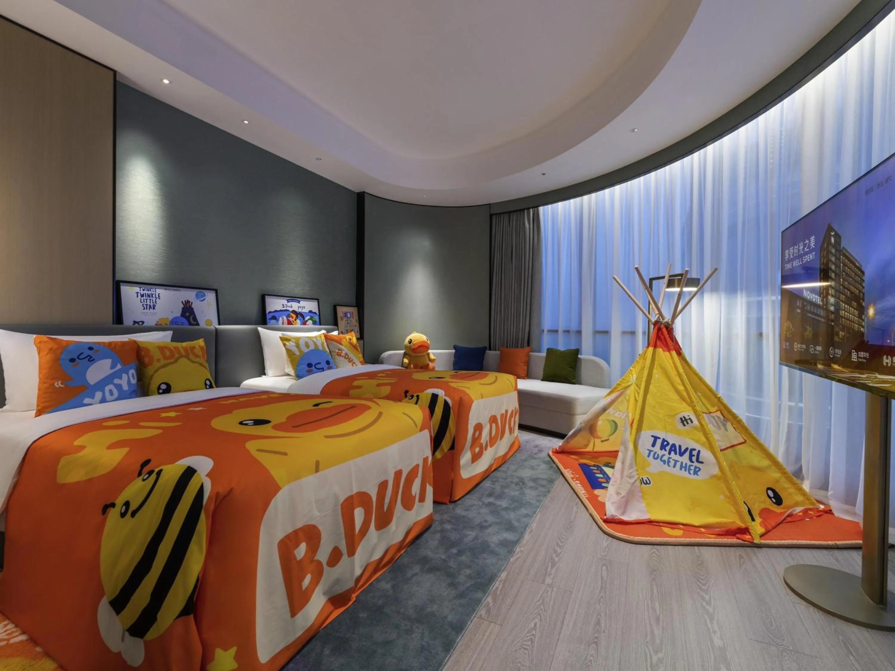 Bedroom, Bed in Novotel Shanghai Caohejing