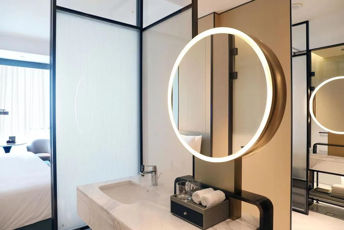 Bathroom, Bed in Novotel Shanghai Caohejing