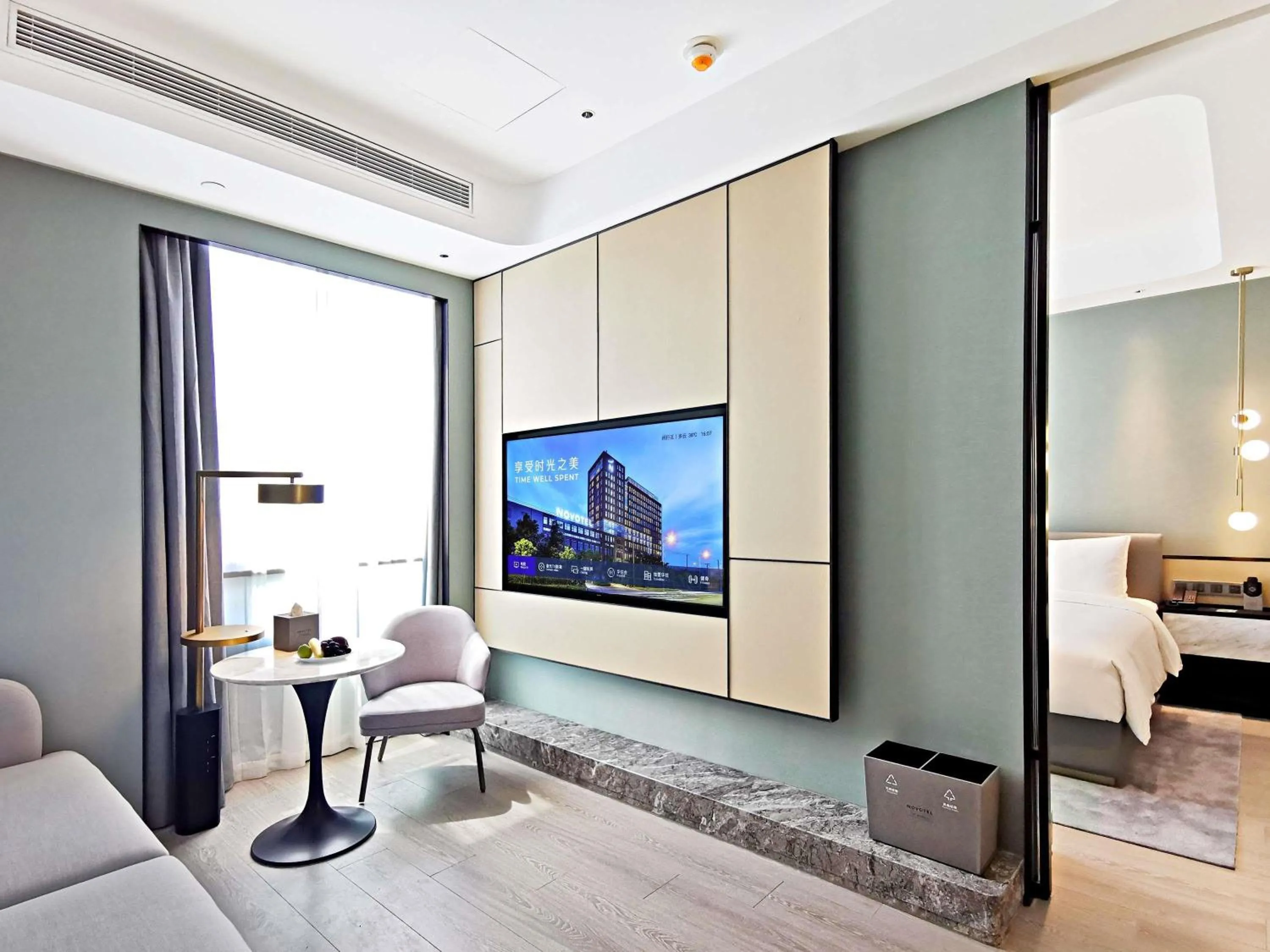 Bedroom in Novotel Shanghai Caohejing