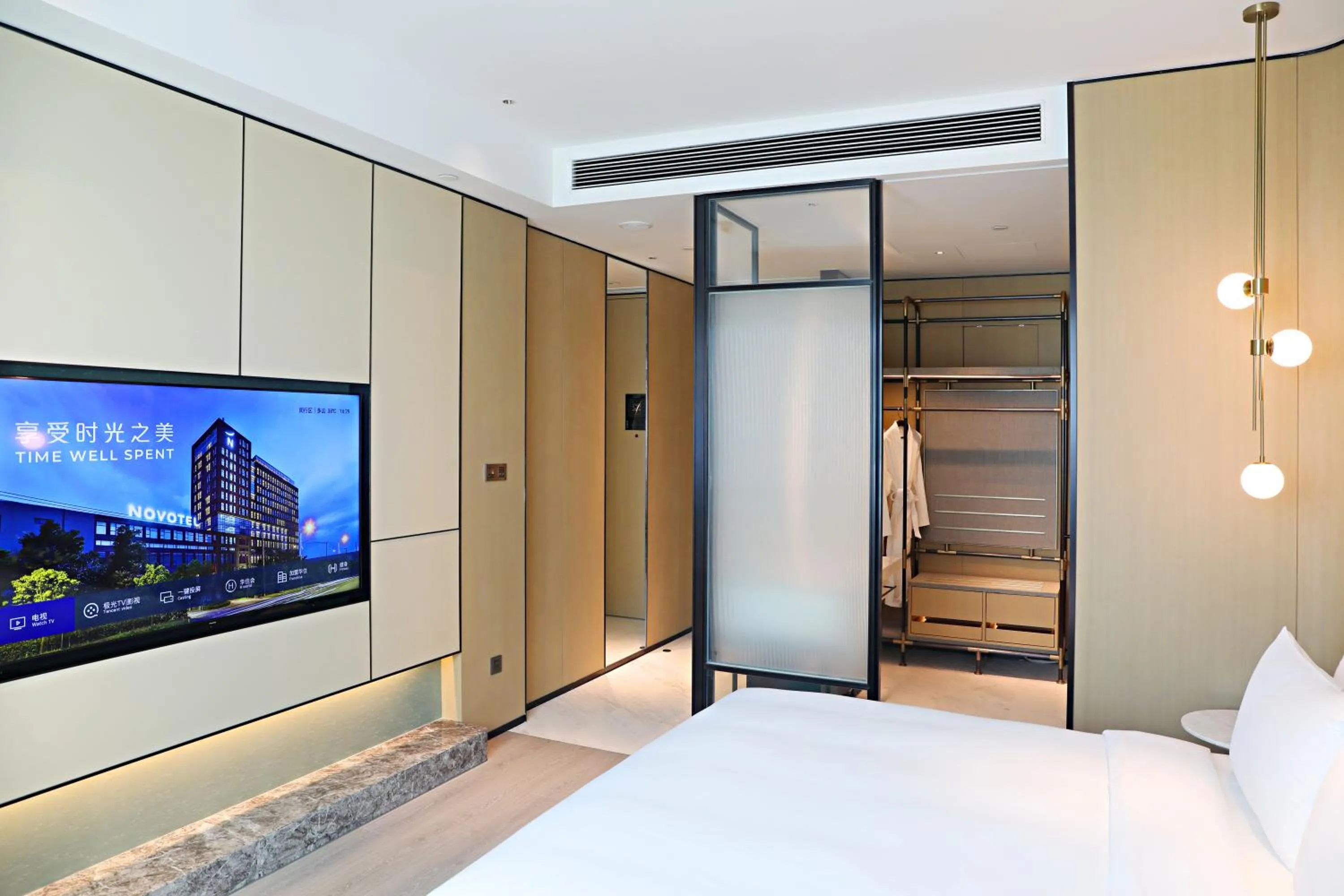 Bed in Novotel Shanghai Caohejing