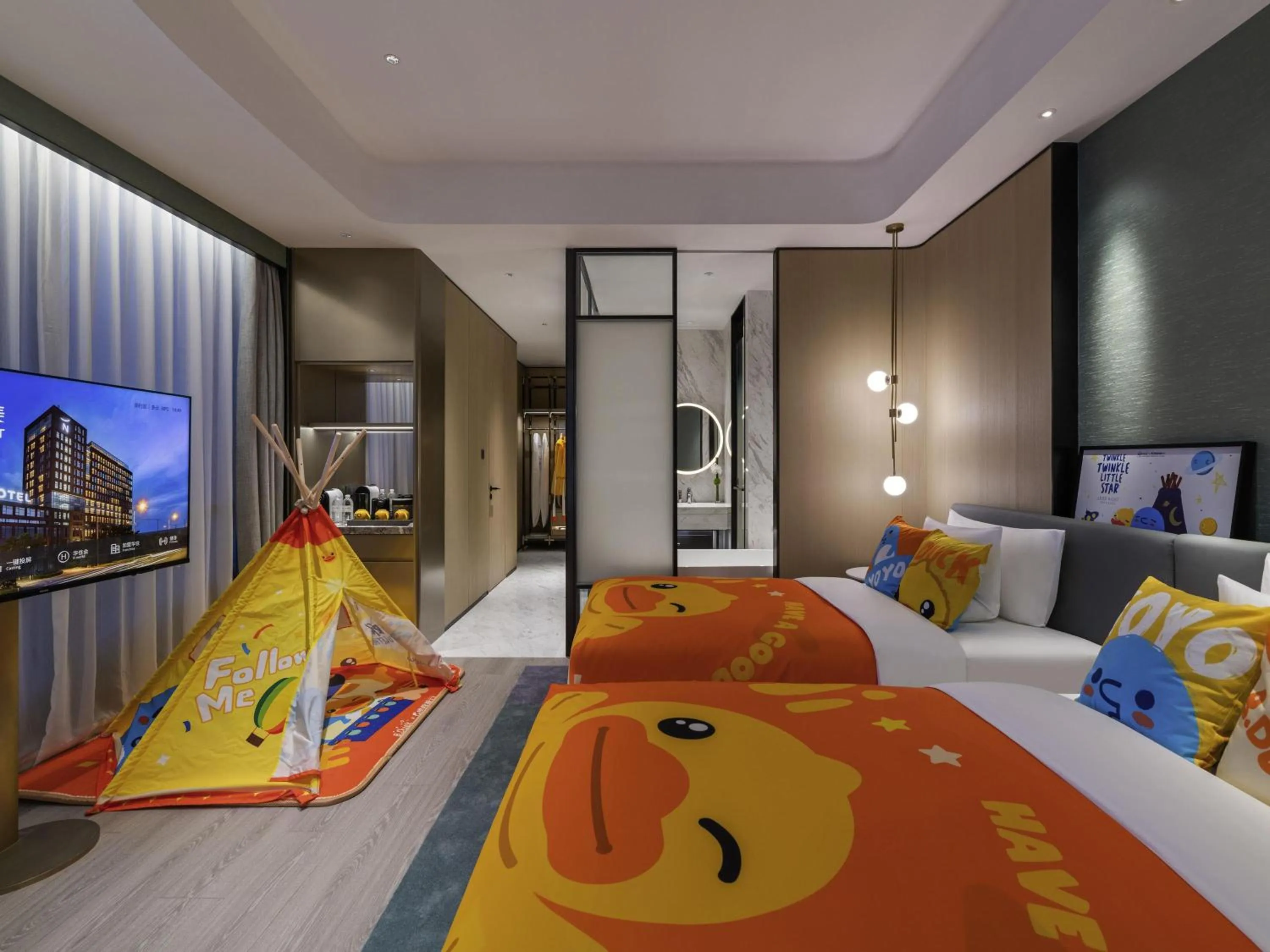 Bedroom, Bed in Novotel Shanghai Caohejing