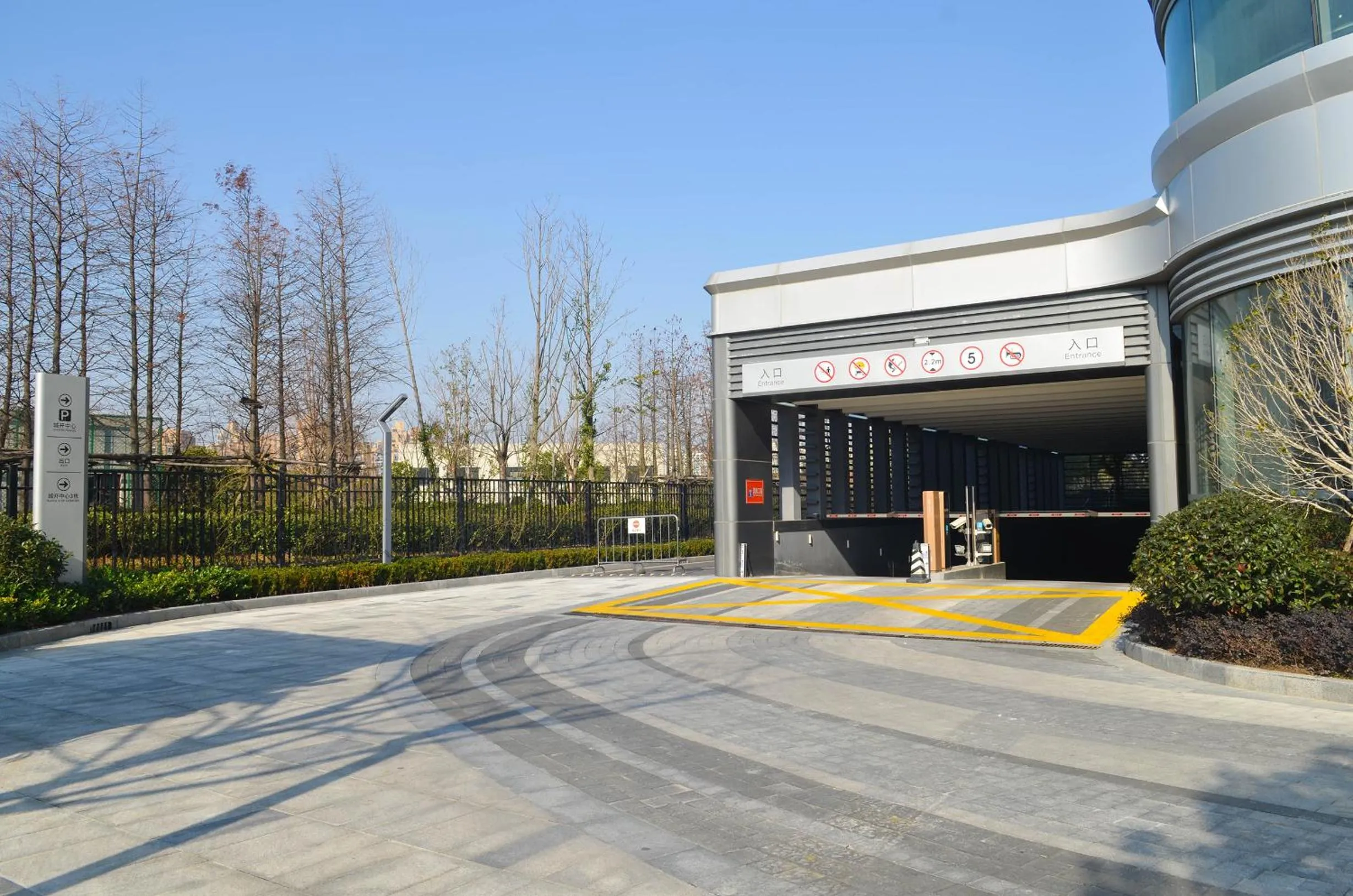 Parking in Novotel Shanghai Caohejing