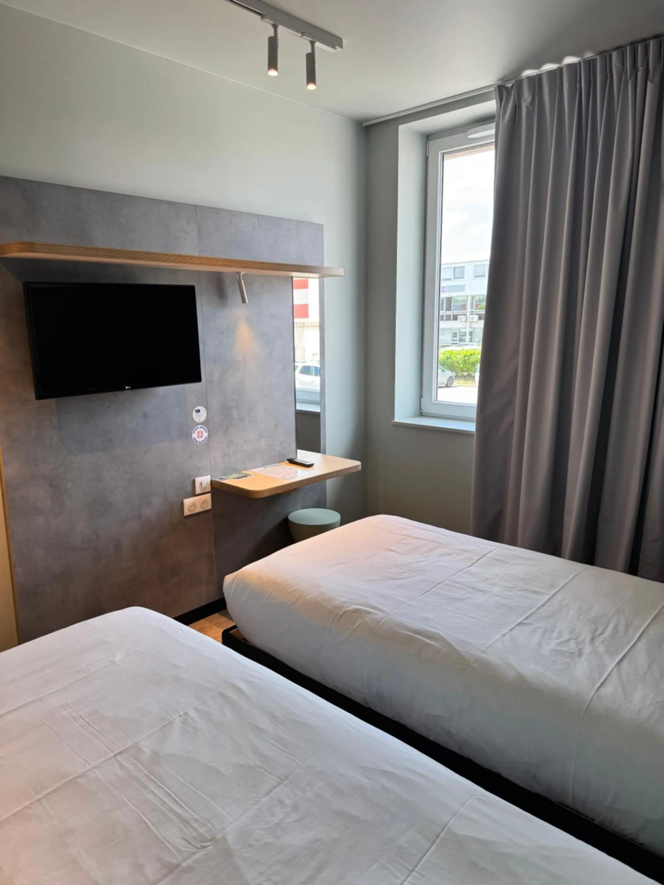 Bed in ibis budget Nancy Laxou