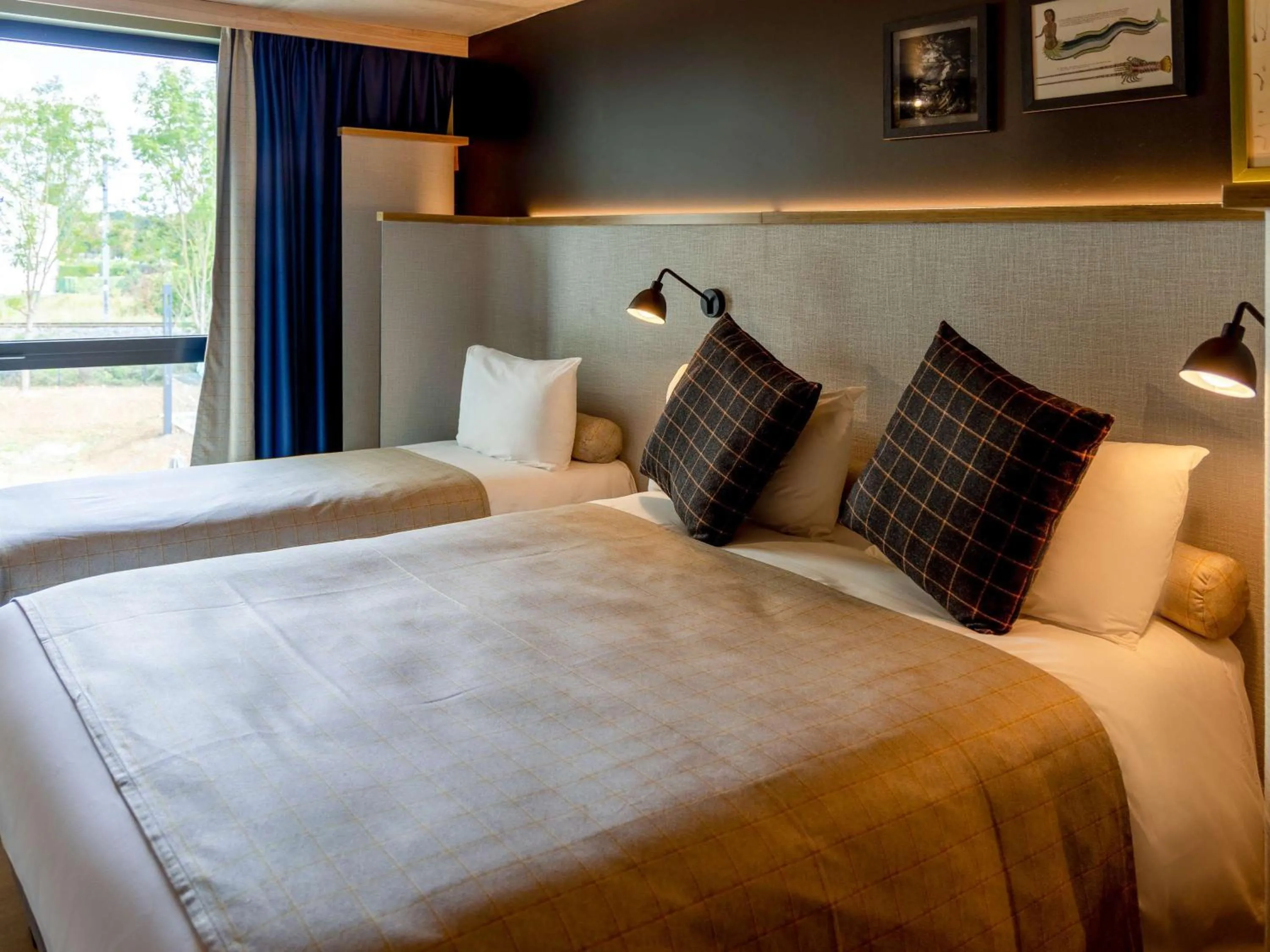 Bedroom, Bed in greet Hotel La Rochelle Centre