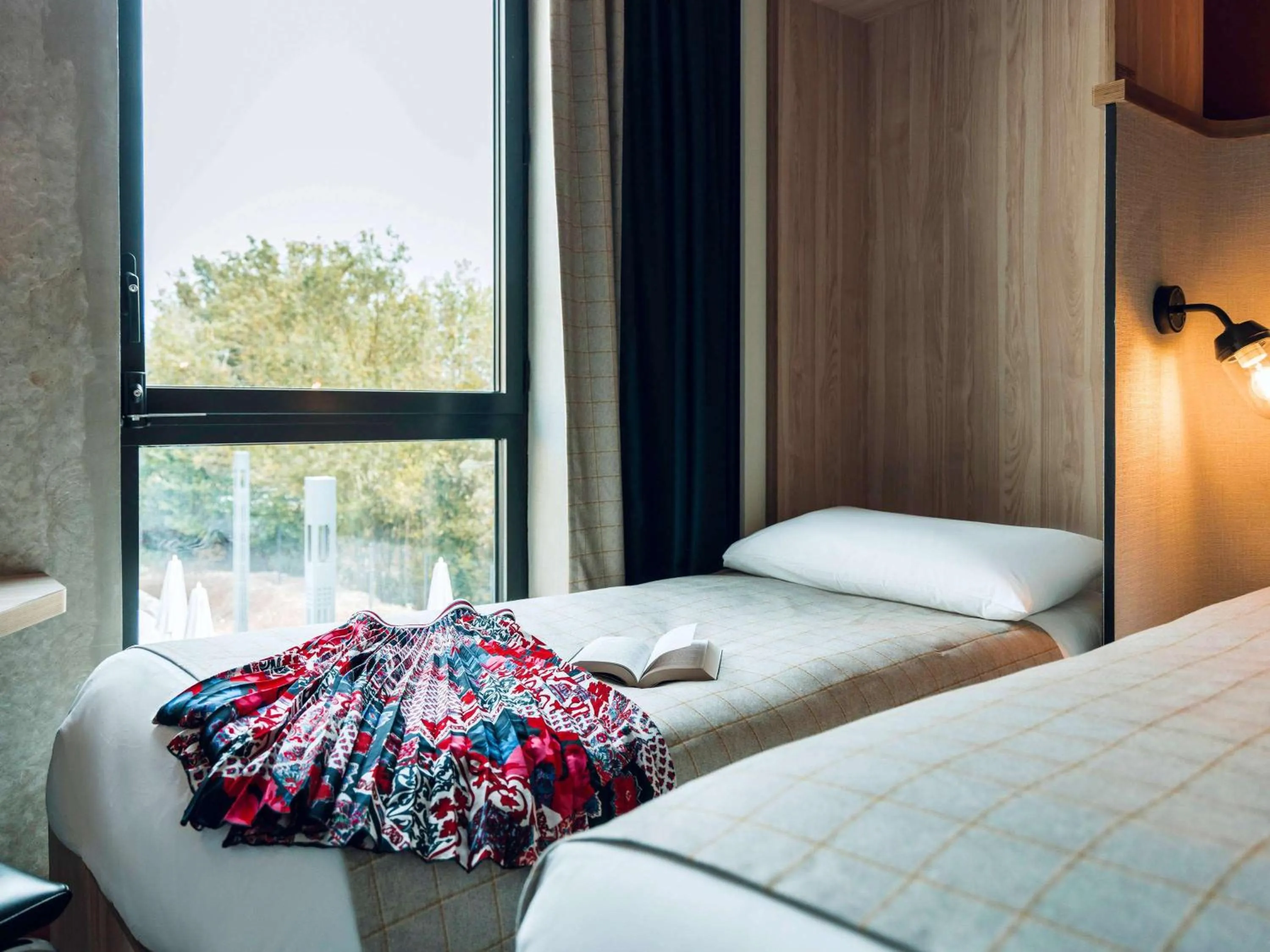 Bedroom, Bed in greet Hotel La Rochelle Centre