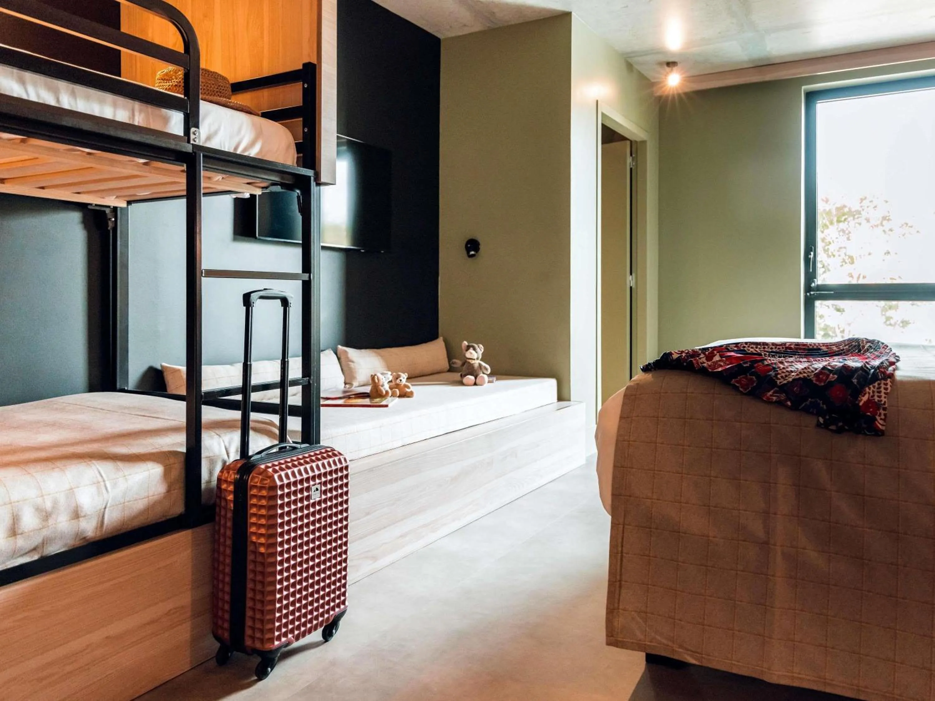 Bedroom, Bed in ibis Styles La Rochelle Centre Gare