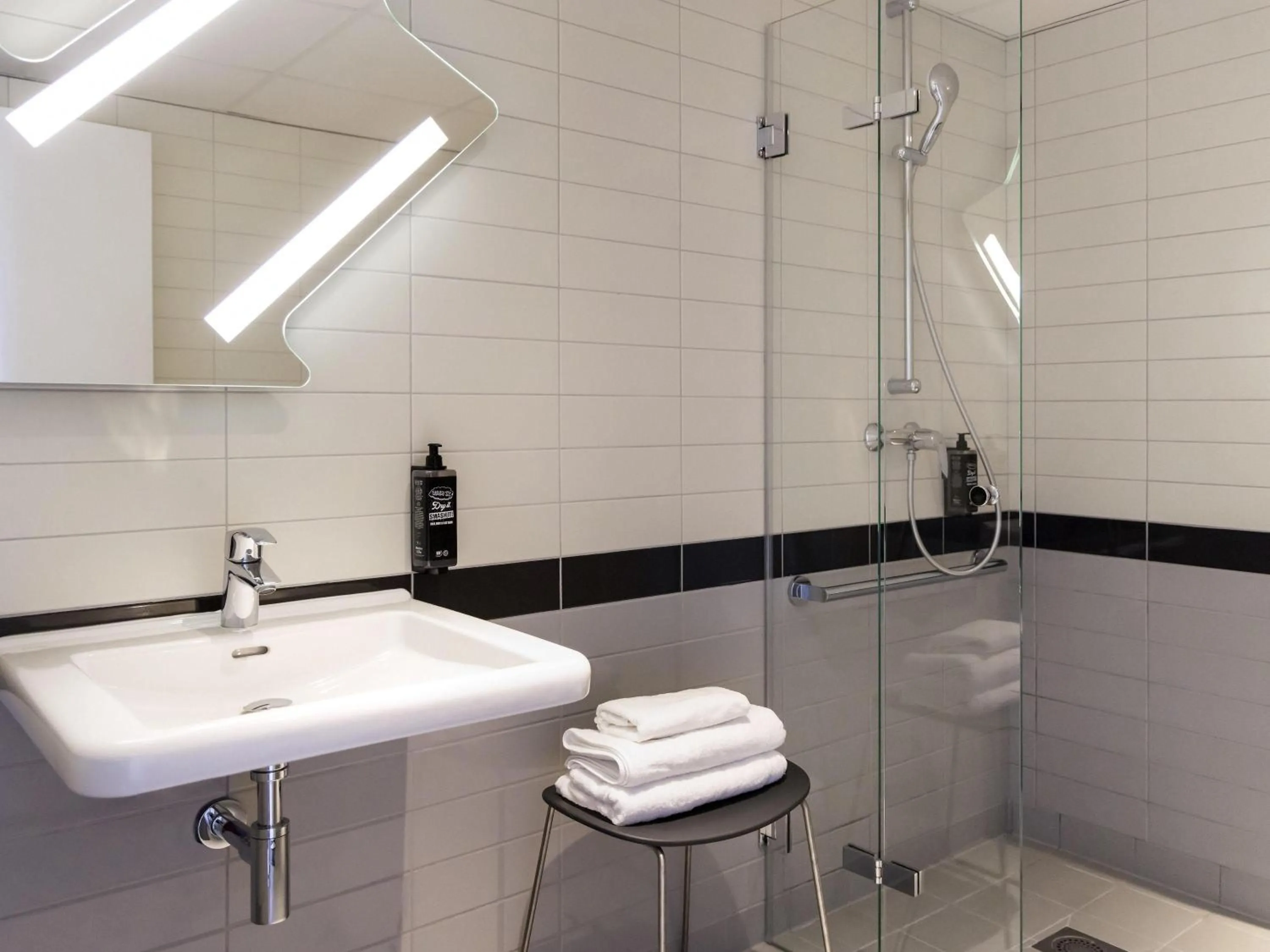 Bedroom in ibis Budget La Rochelle Centre gare