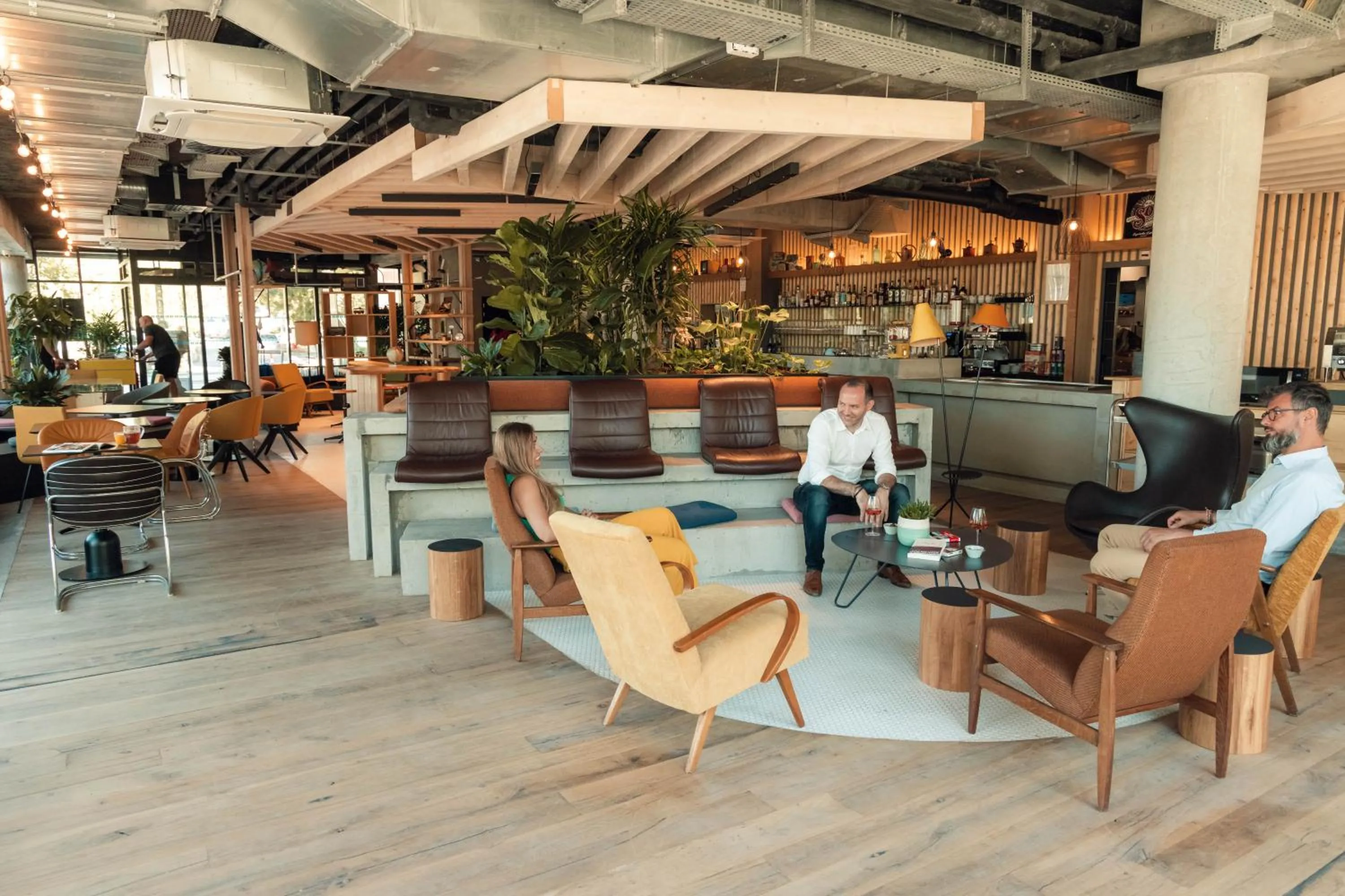 People in ibis Budget La Rochelle Centre gare