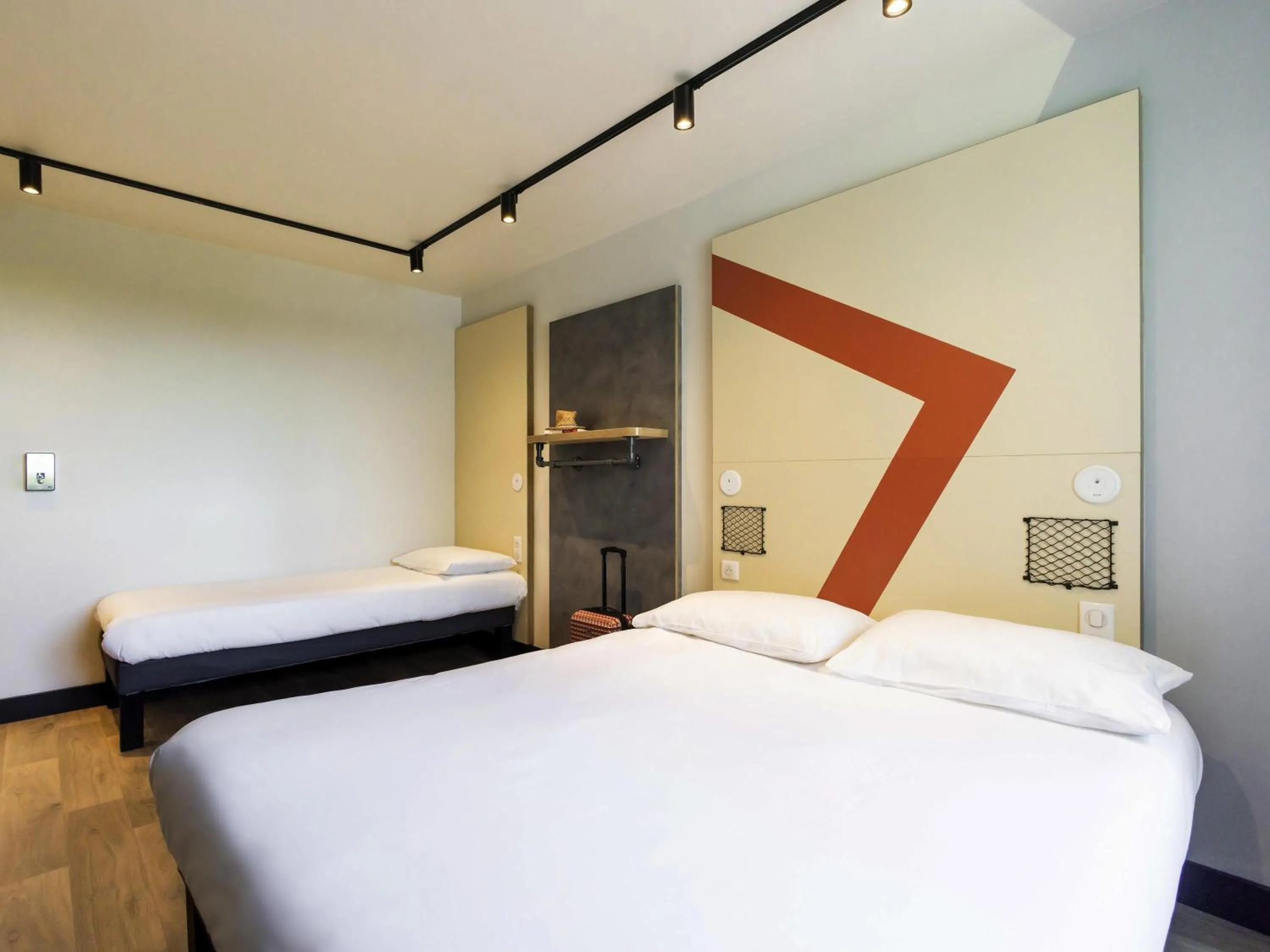 Bedroom, Bed in ibis Budget La Rochelle Centre gare