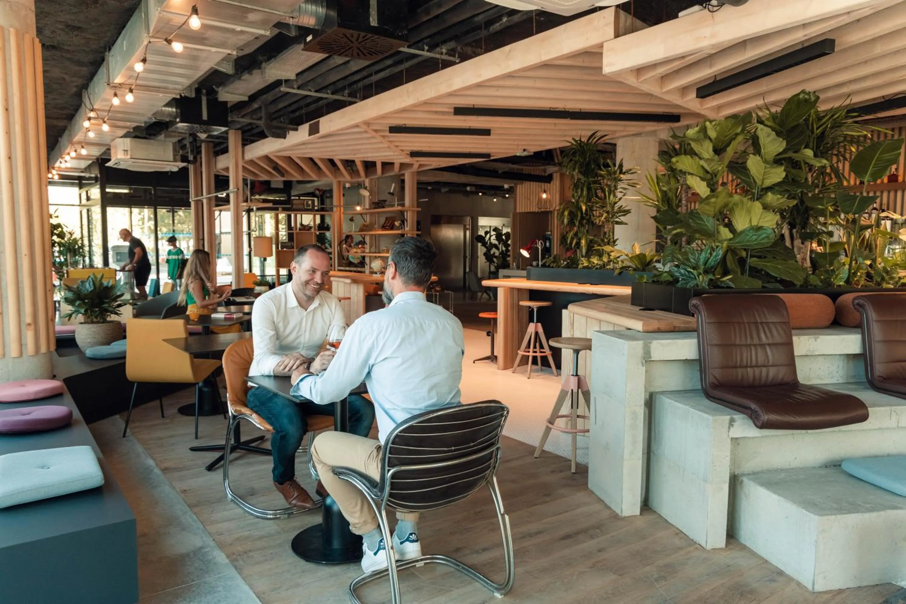 People in ibis Budget La Rochelle Centre gare