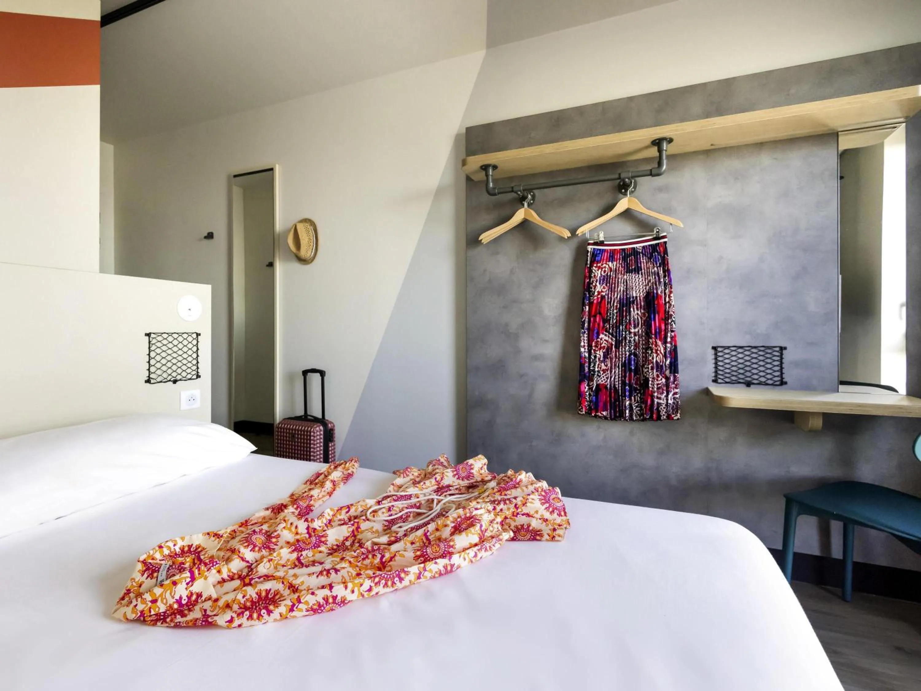 Bedroom, Bed in ibis Budget La Rochelle Centre gare