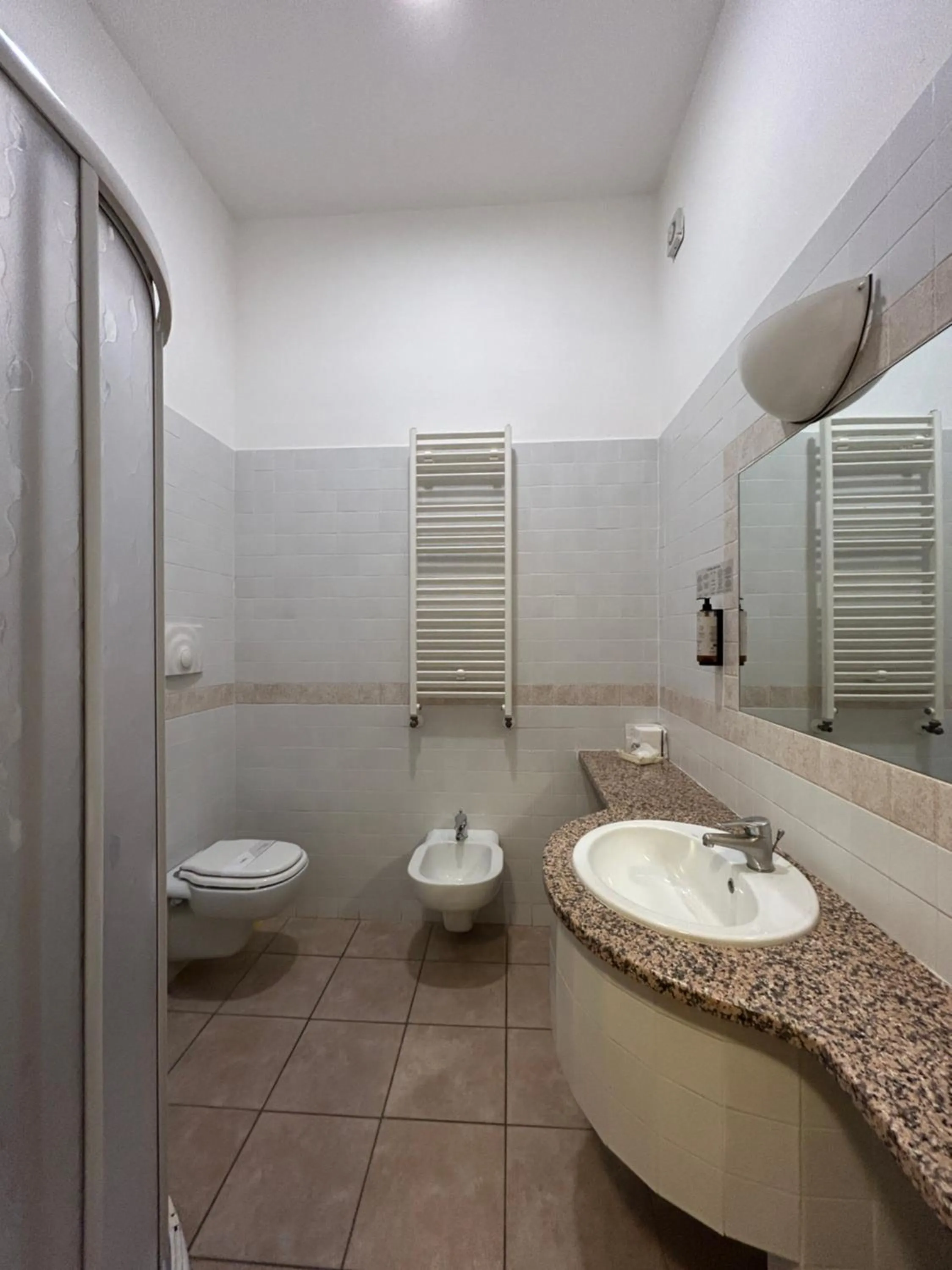 Toilet in Hotel Duca Della Corgna