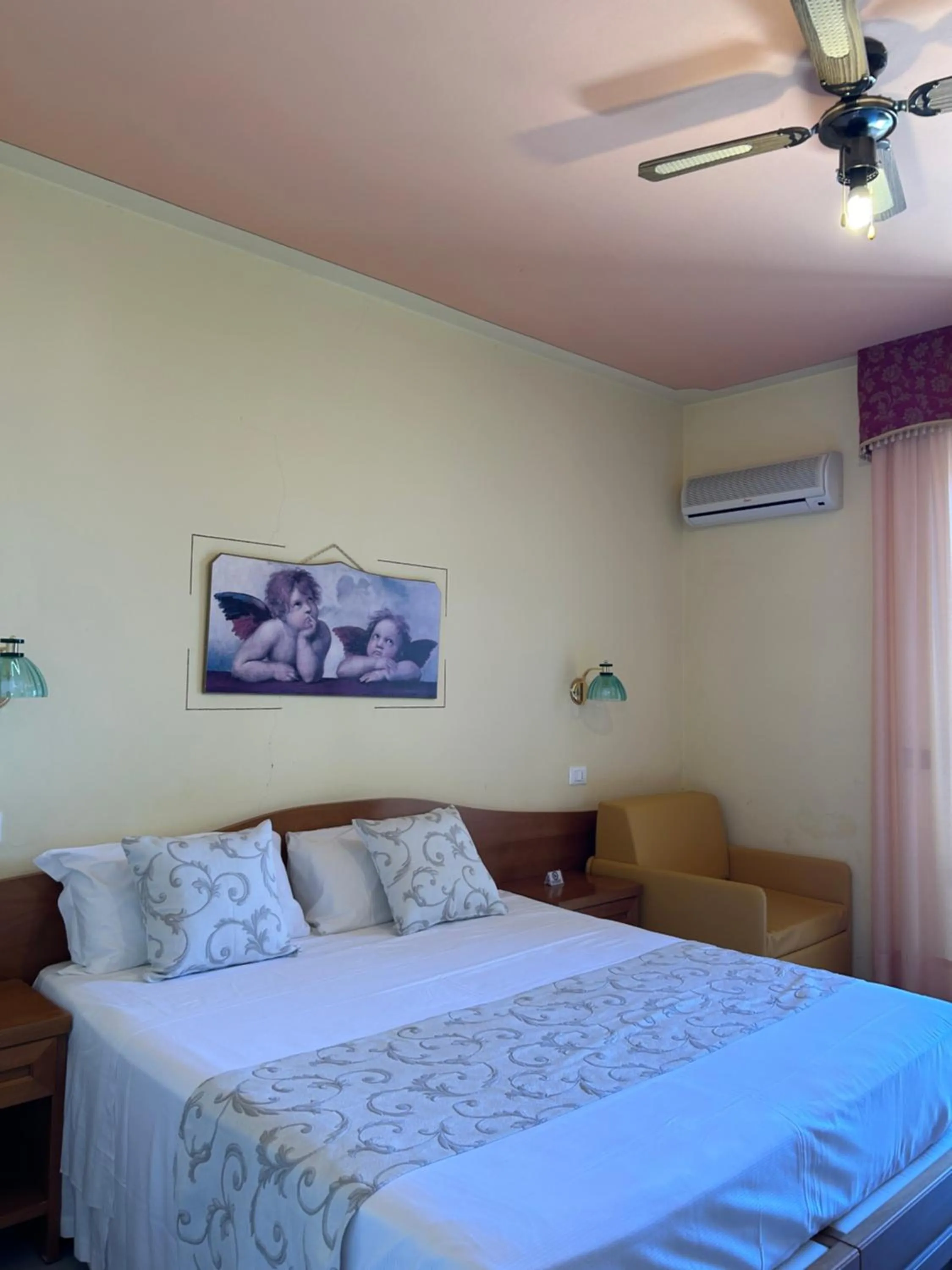 Bed in Hotel Duca Della Corgna