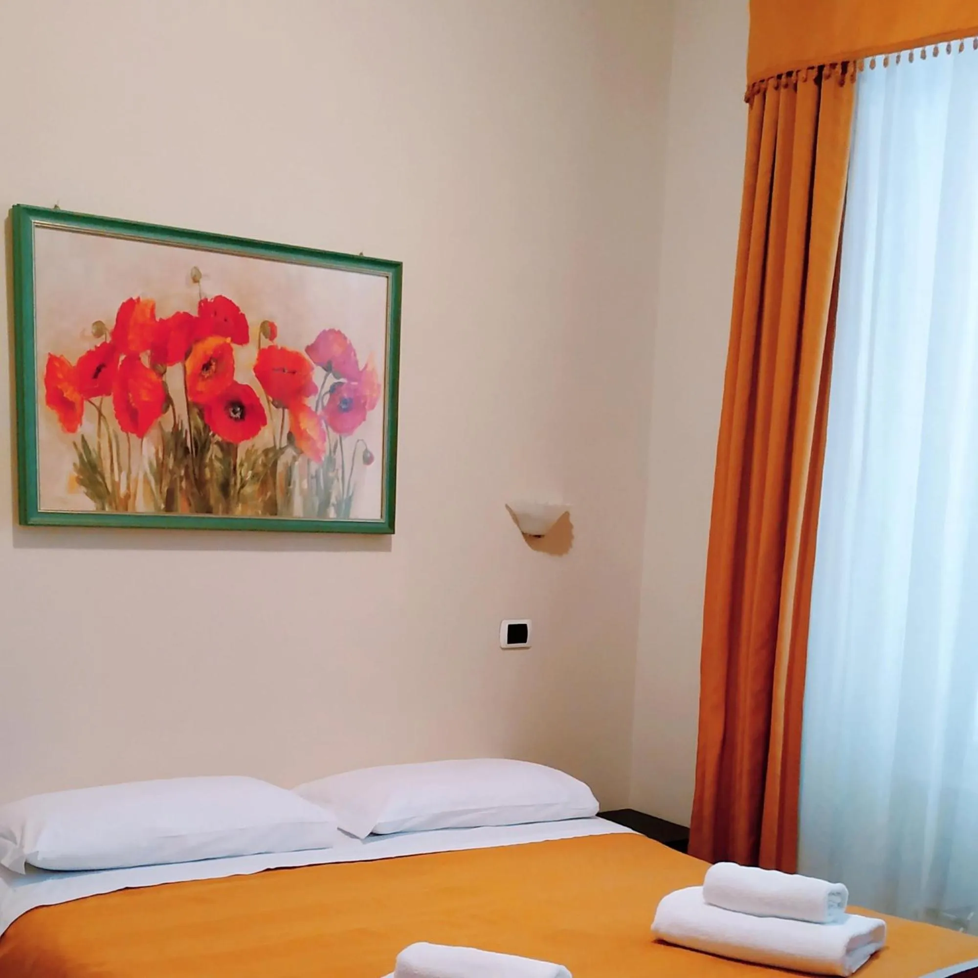 Photo of the whole room, Bed in Hotel Everest