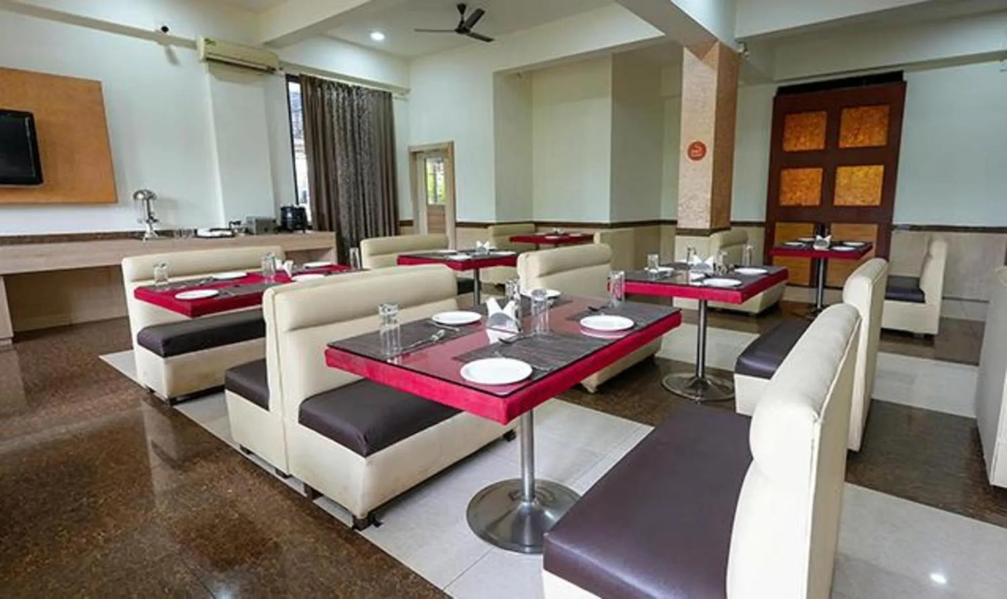Banquet/Function facilities in FabHotel Prime Rester Select - in chakan