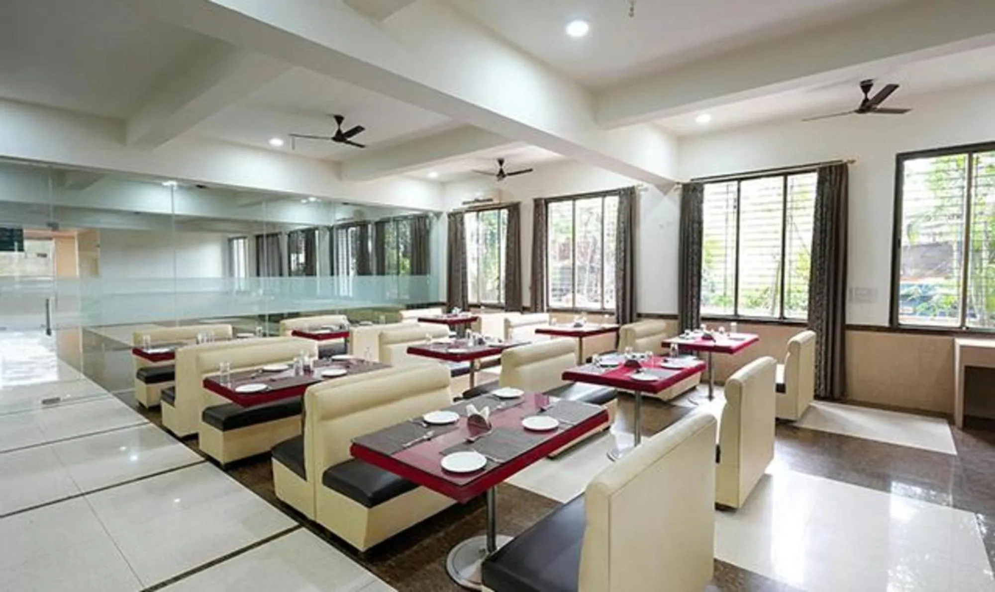 Restaurant/places to eat in FabHotel Prime Rester Select - in chakan