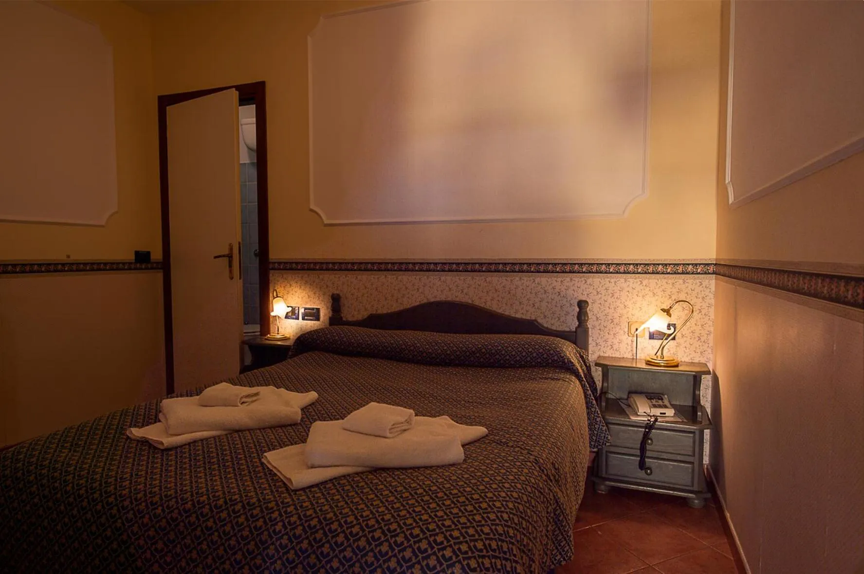 Photo of the whole room, Bed in Hotel Louis II