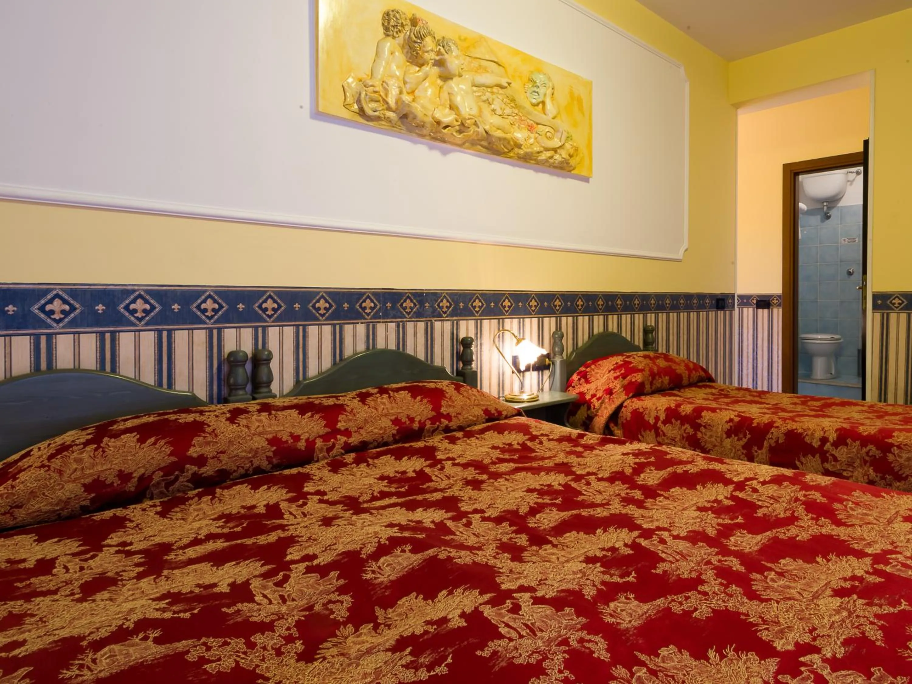 Photo of the whole room, Bed in Hotel Louis II