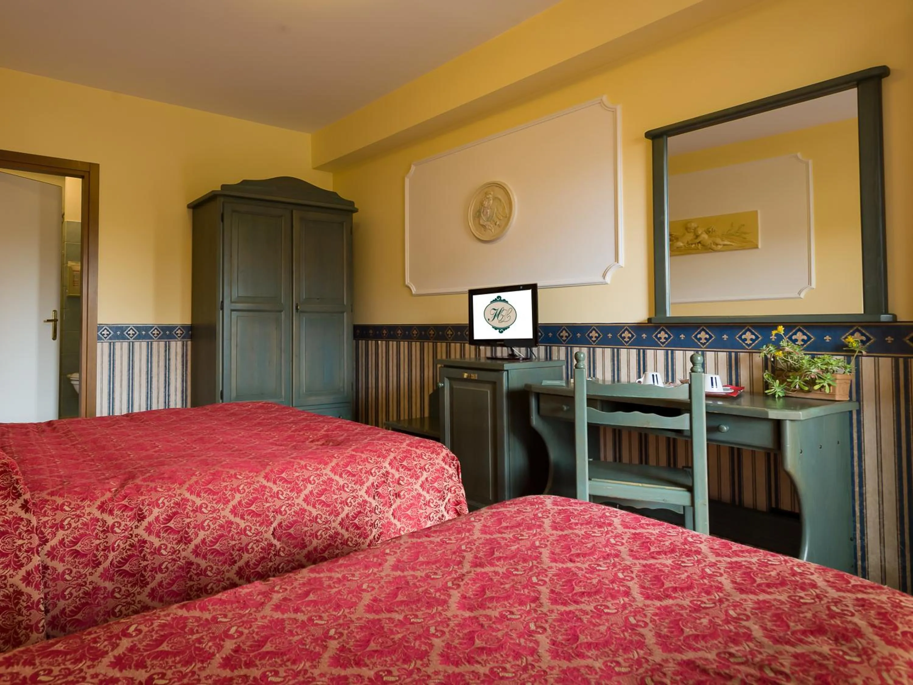 Photo of the whole room, Bed in Hotel Louis II