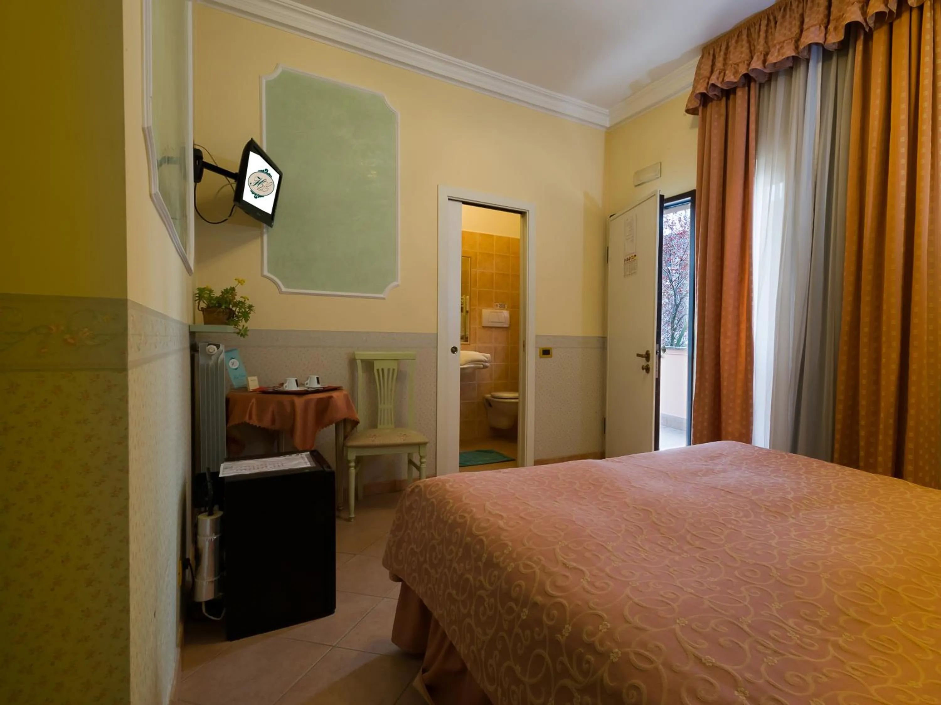 Photo of the whole room, Bed in Hotel Louis II