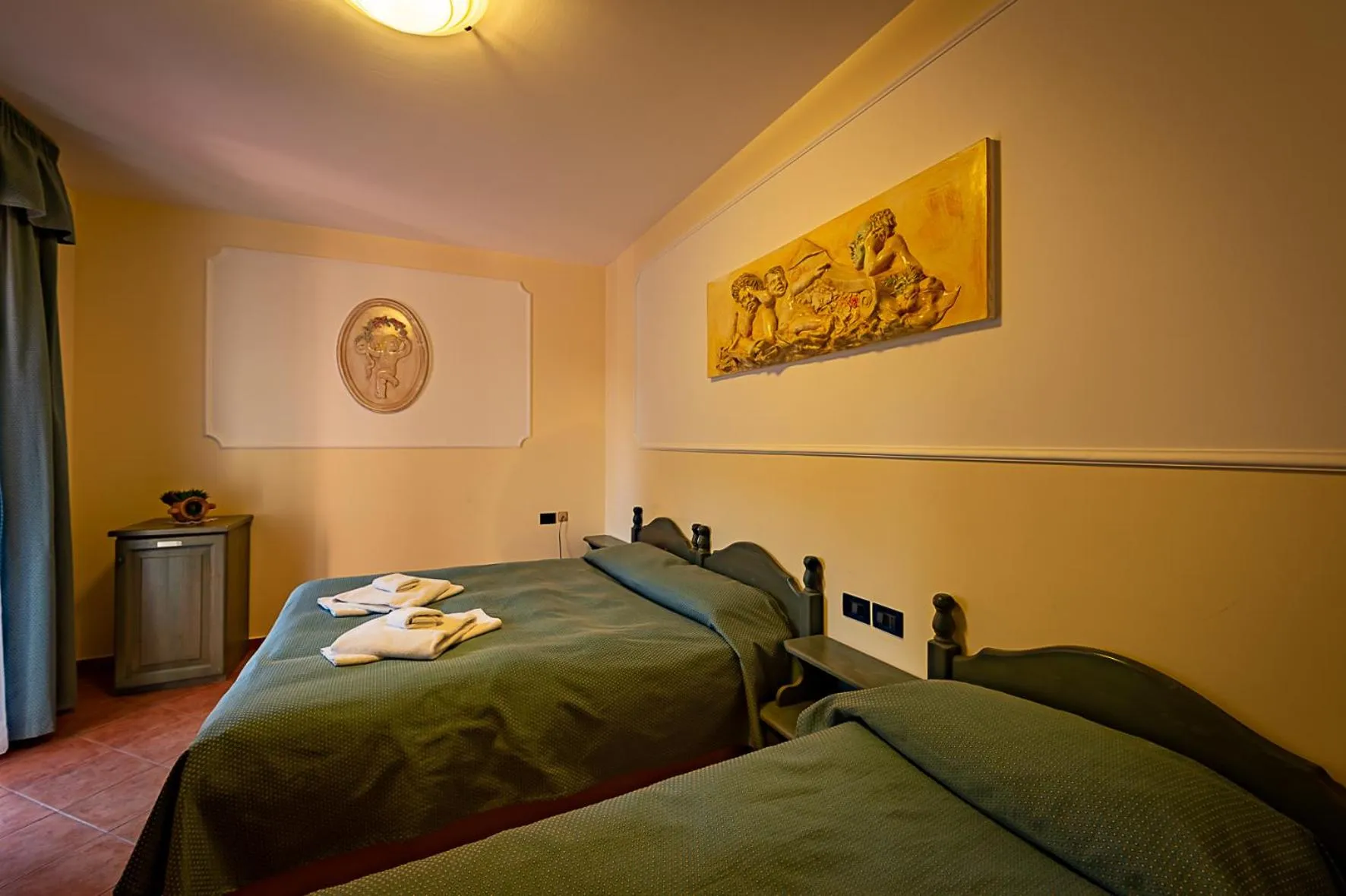 Photo of the whole room, Bed in Hotel Louis II