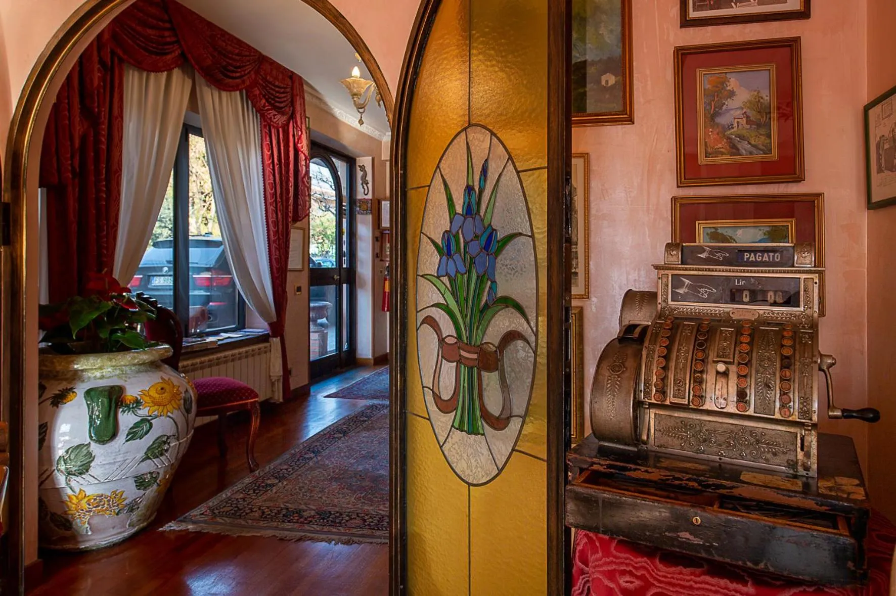 Lounge or bar in Hotel Louis II