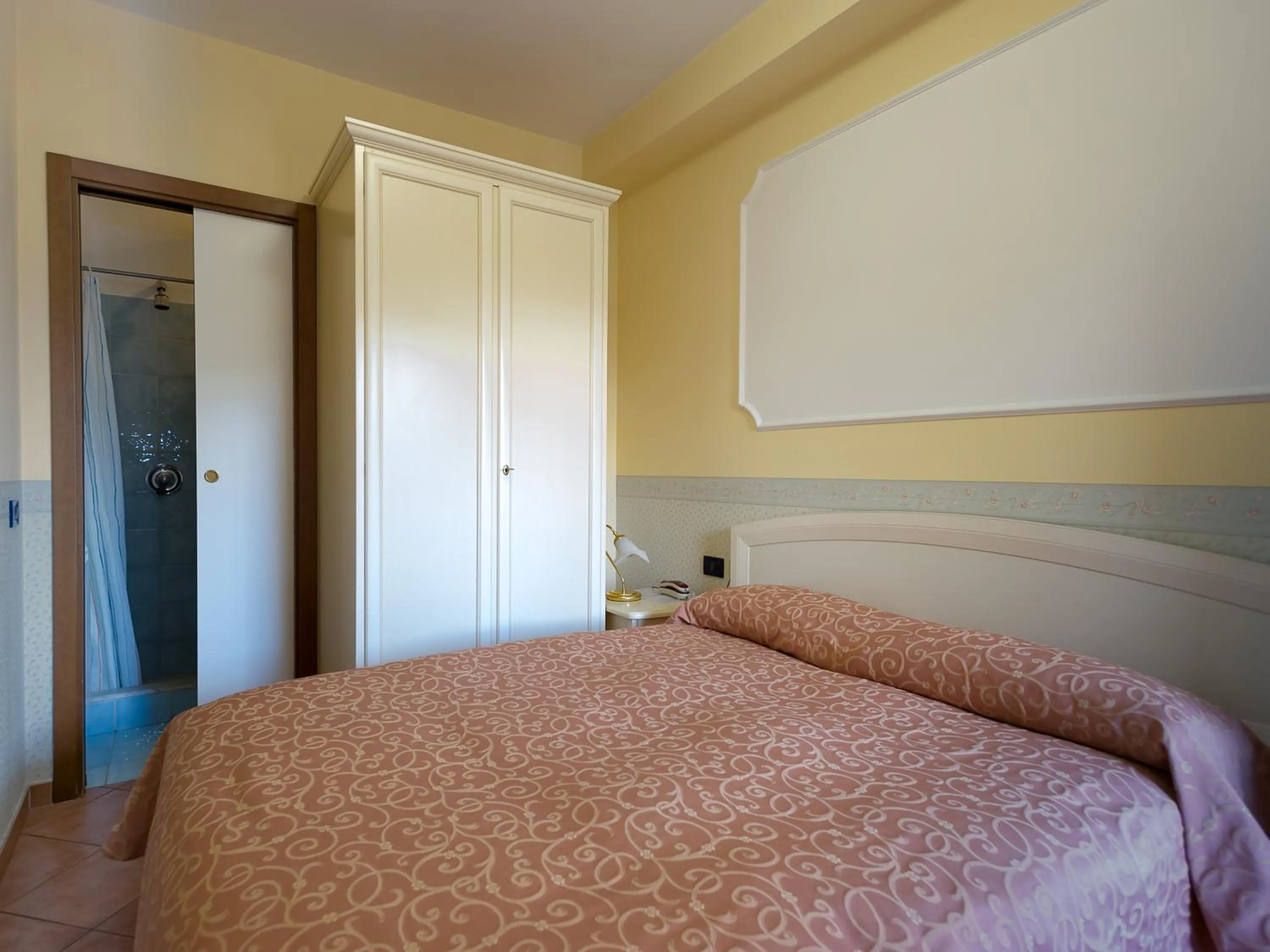 Photo of the whole room, Bed in Hotel Louis II