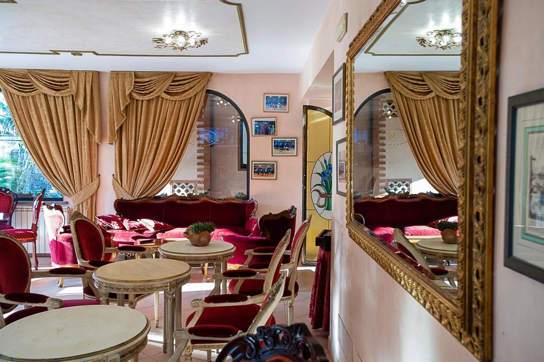 Lounge or bar in Hotel Louis II