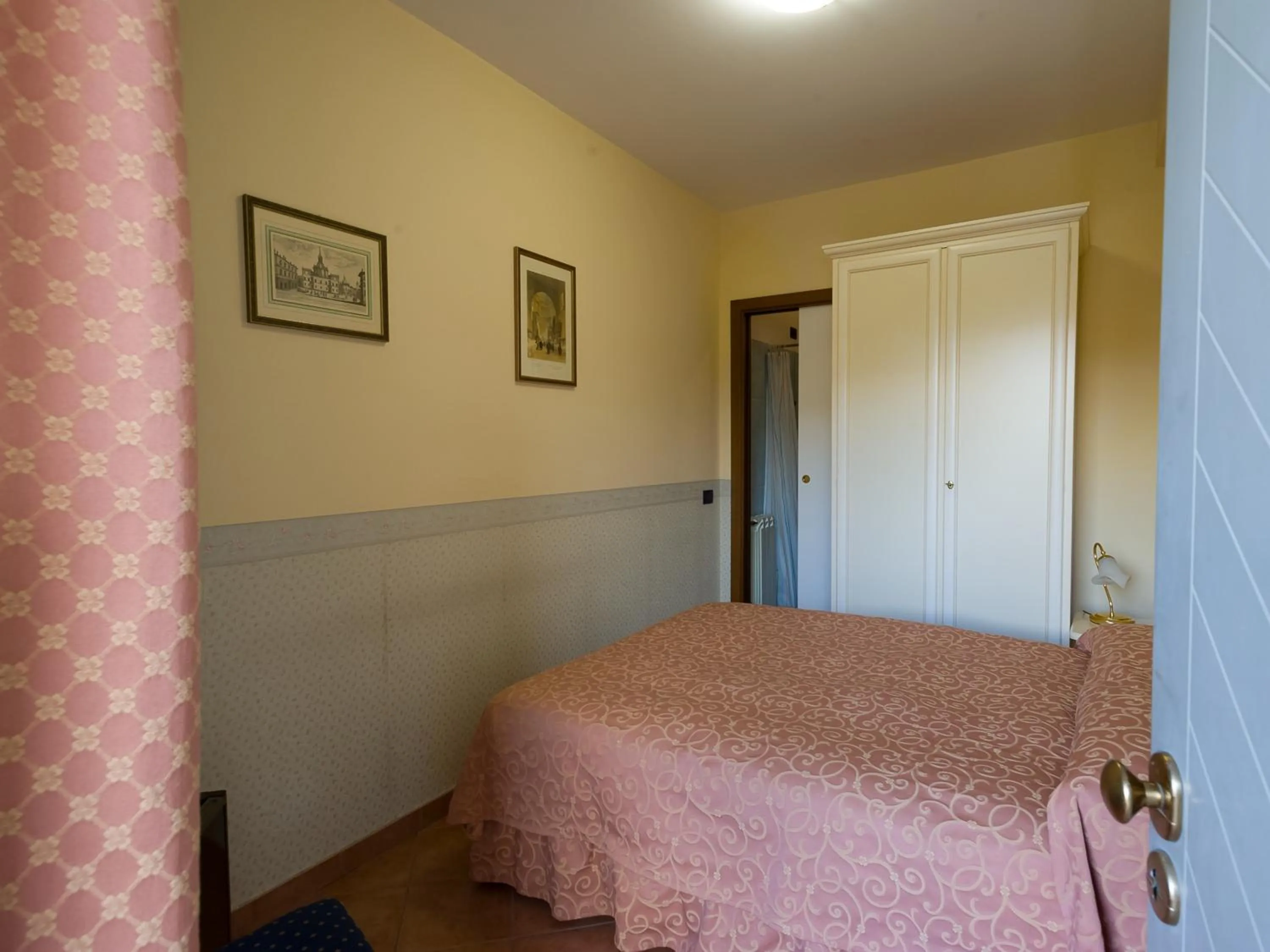 Photo of the whole room, Bed in Hotel Louis II