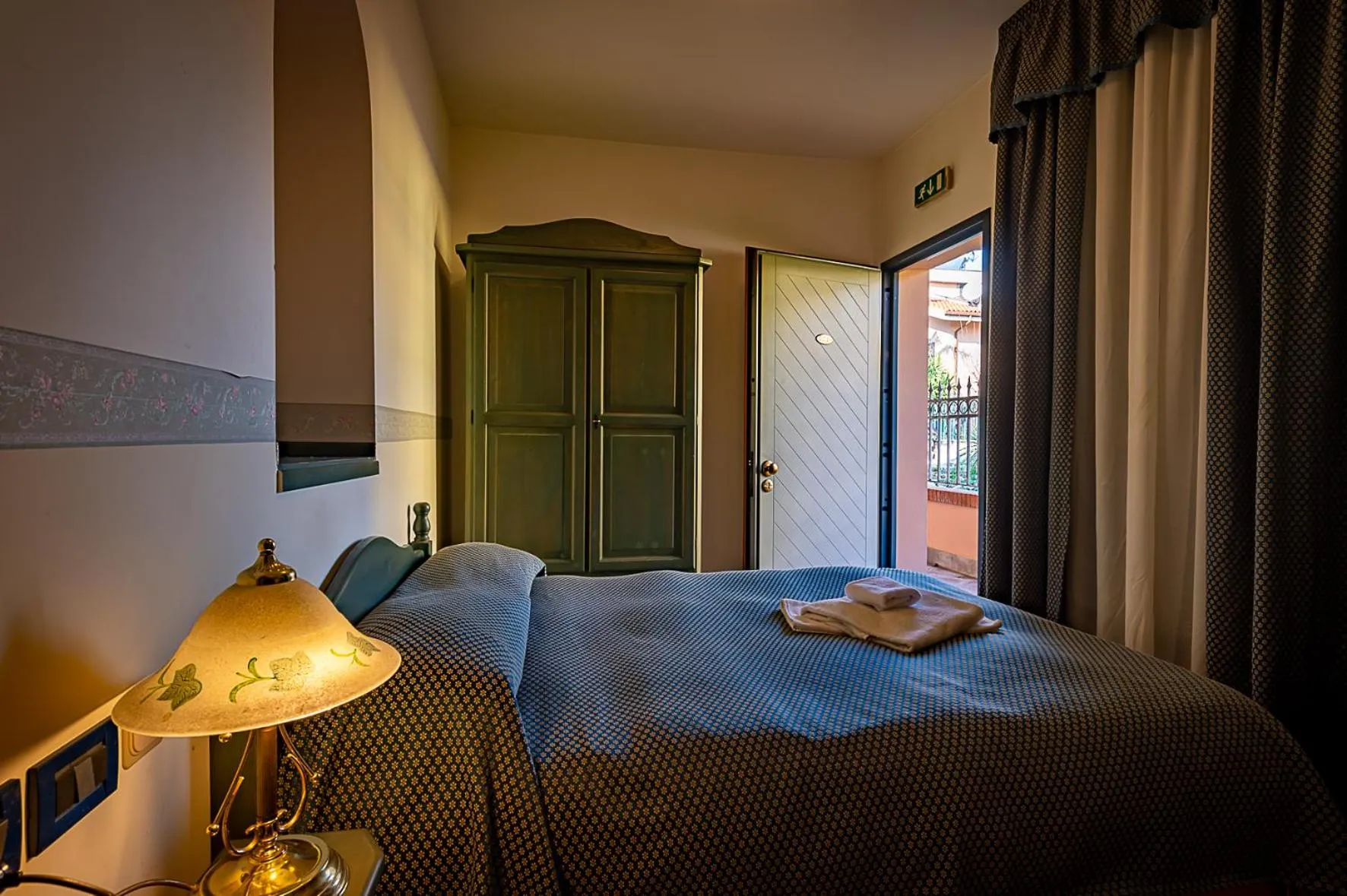 Photo of the whole room, Bed in Hotel Louis II