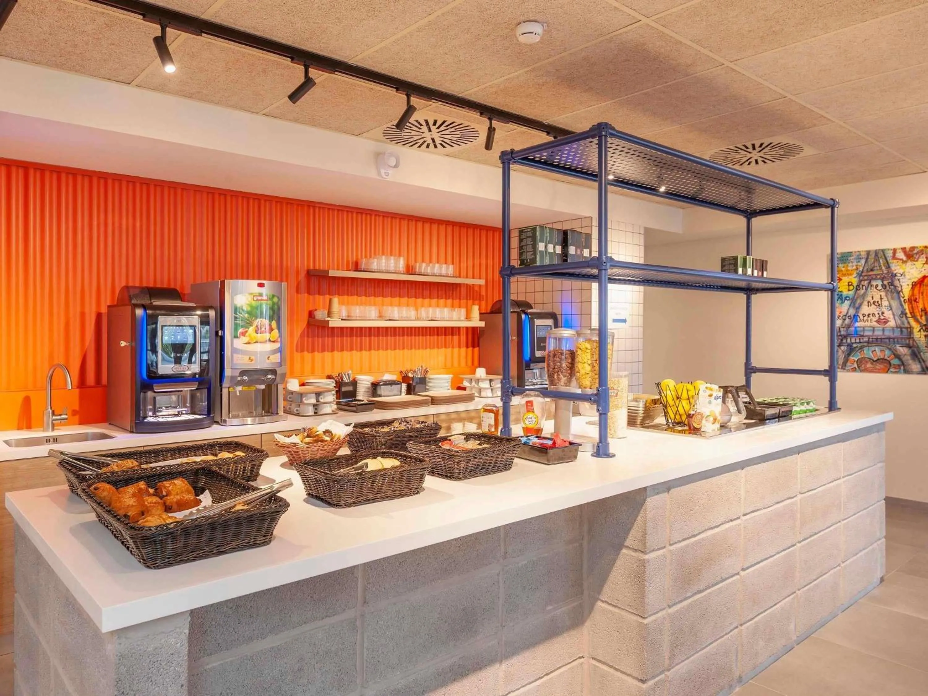 Breakfast in Hotel ibis Mont De Marsan