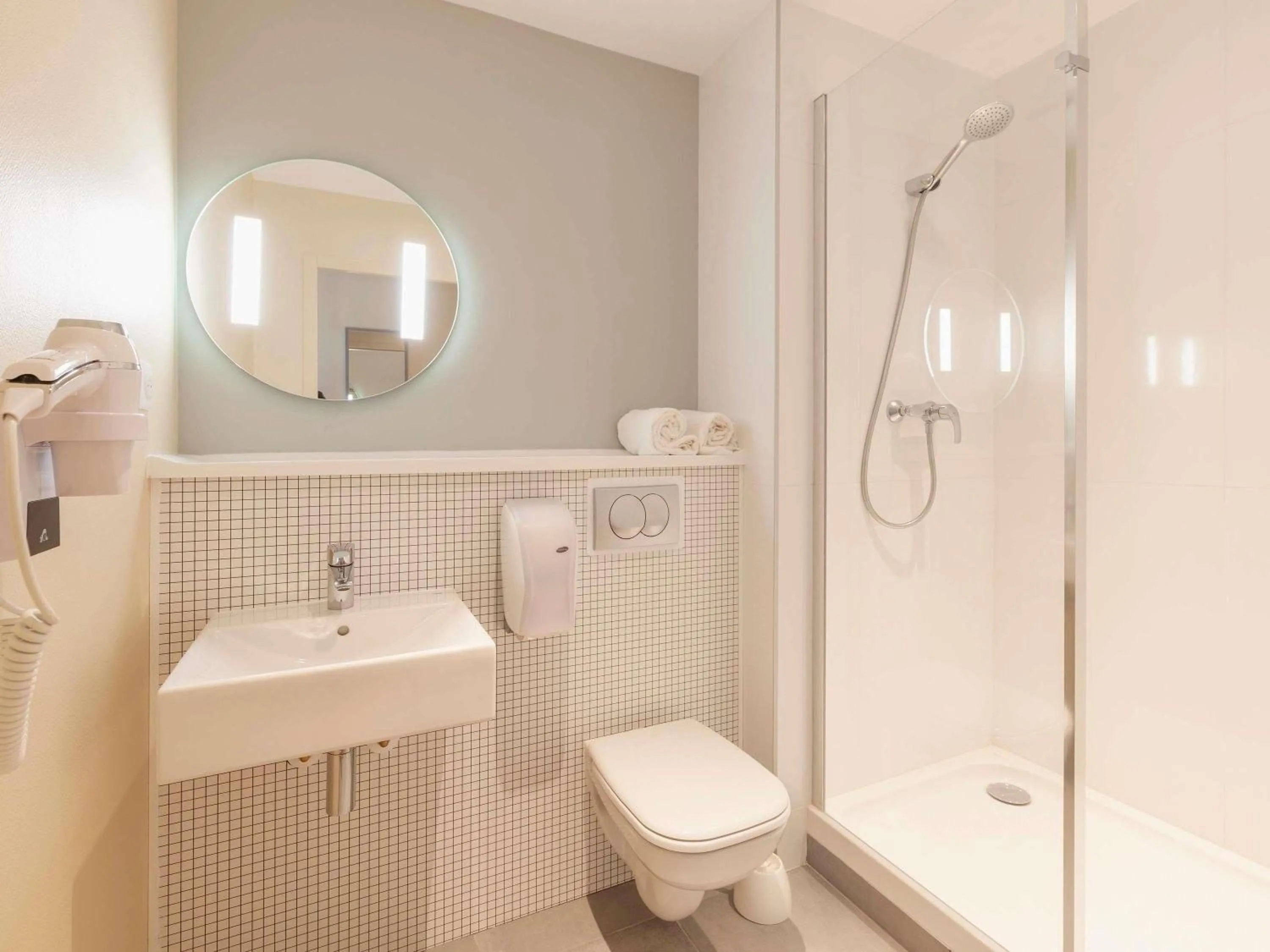 Bedroom in Hotel ibis Mont De Marsan