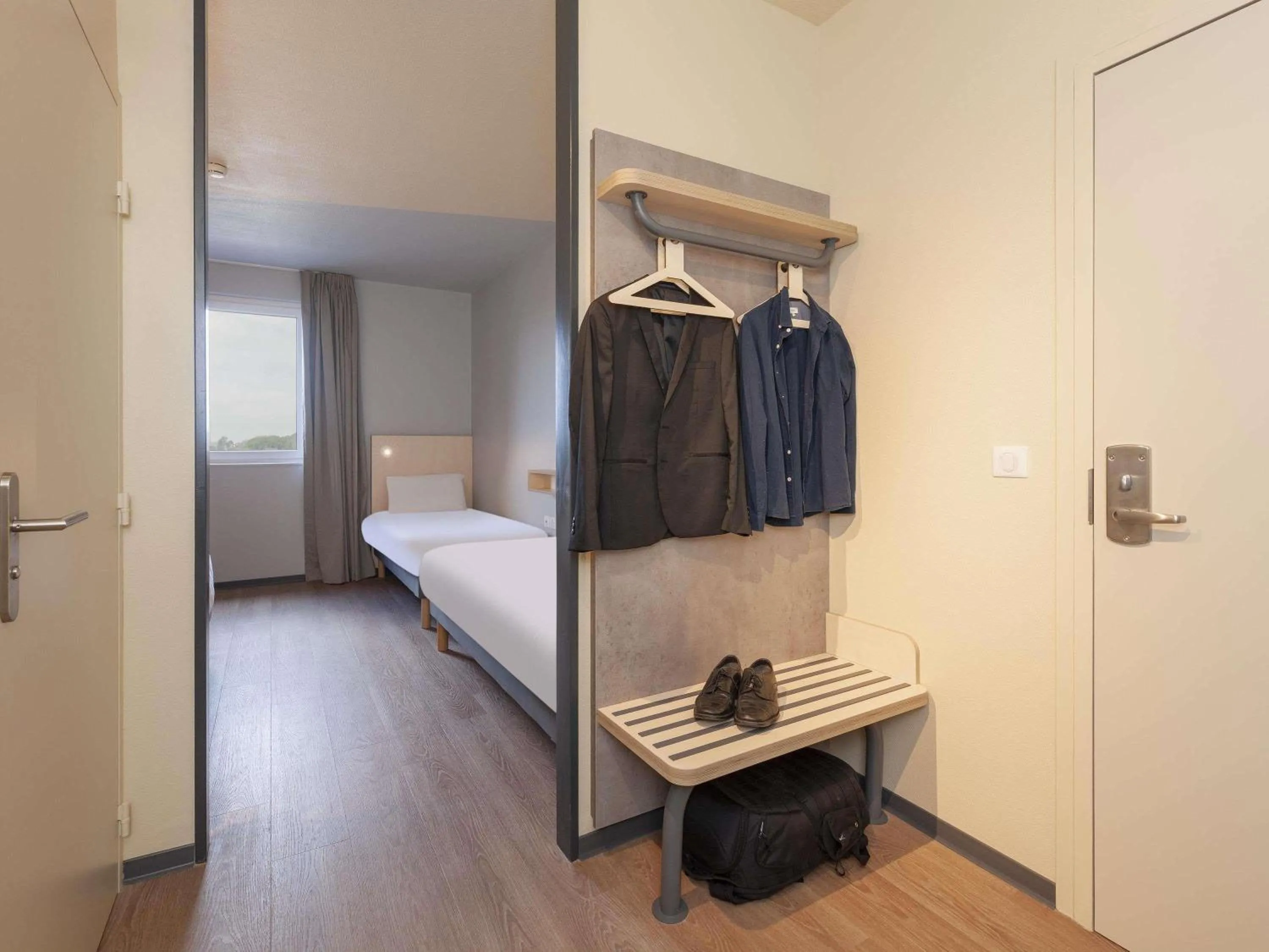 Bedroom, Bed in Hotel ibis Mont De Marsan