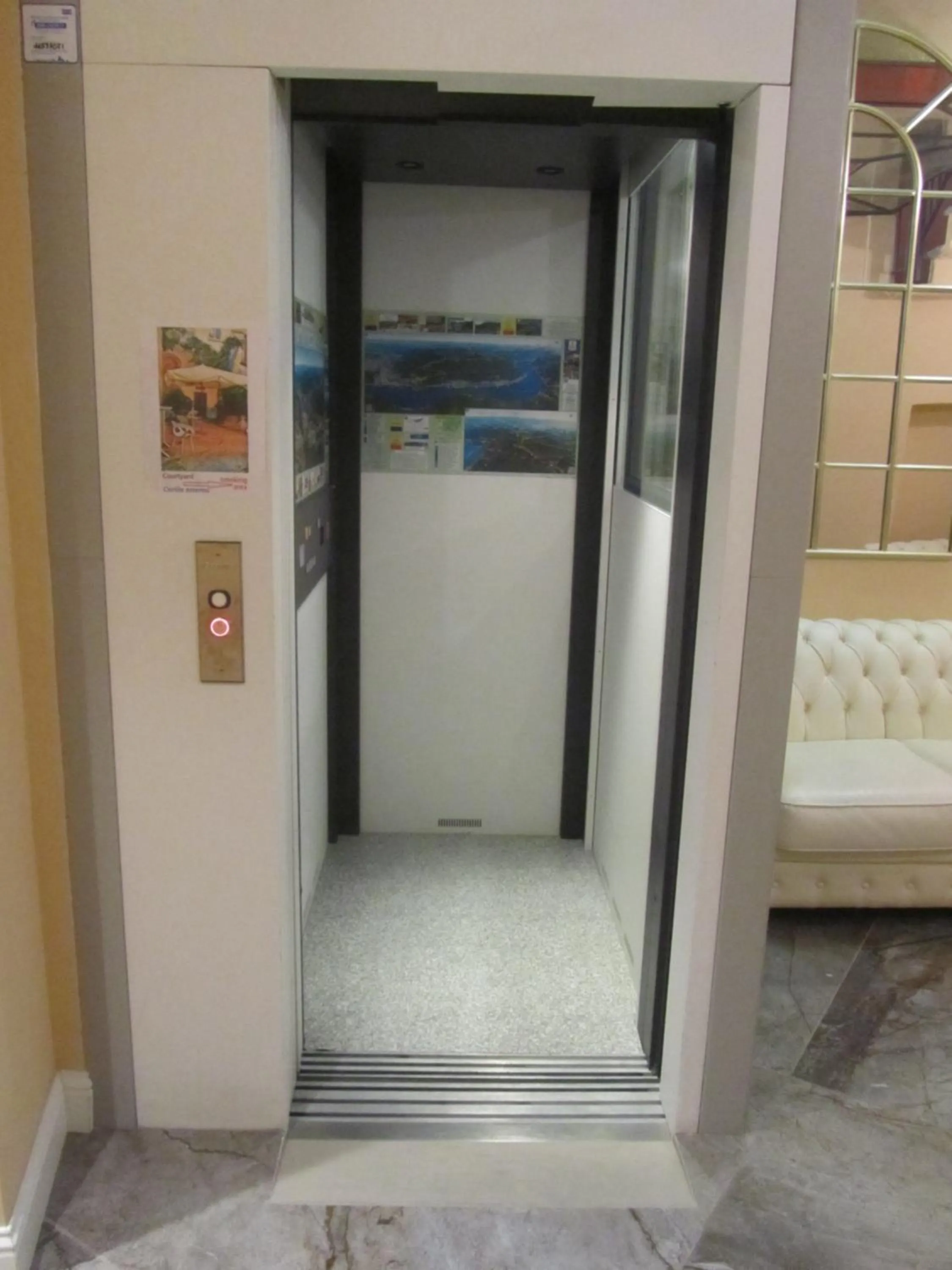 elevator in Hotel Borgovico