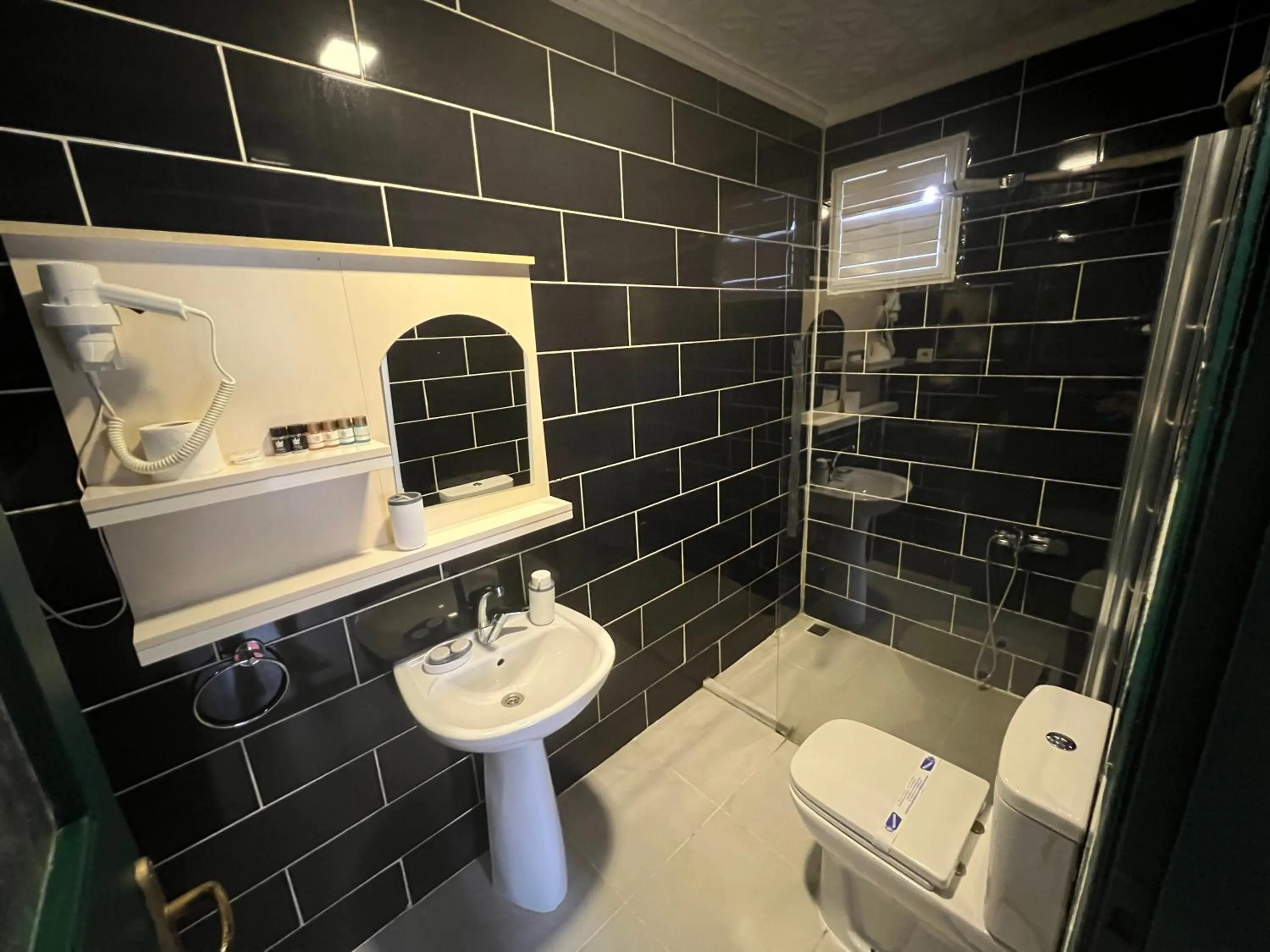 Bathroom in KİRAZ BEACH OTEL