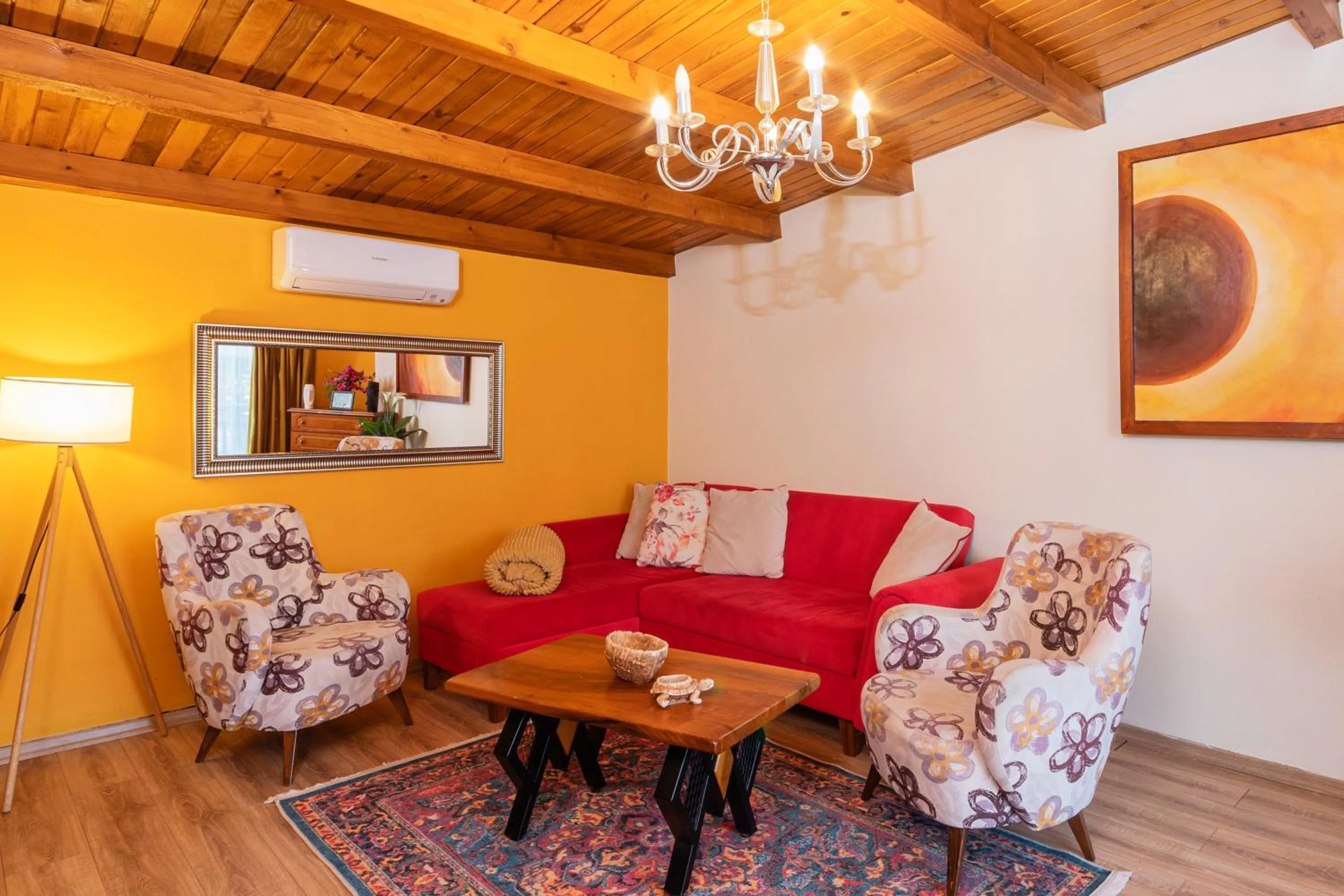 TV and multimedia in KİRAZ BEACH OTEL