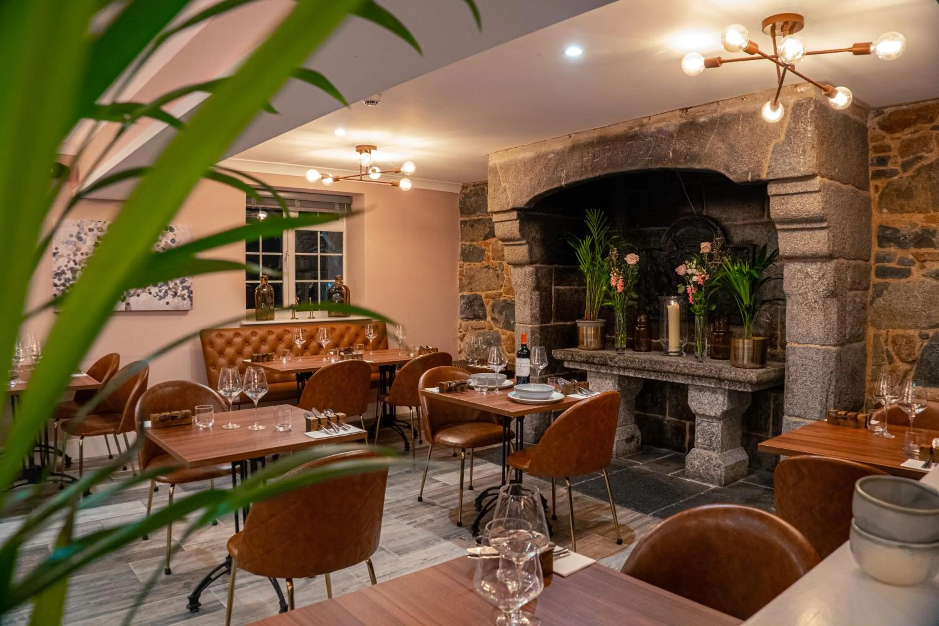 Restaurant/places to eat in Le Pommier