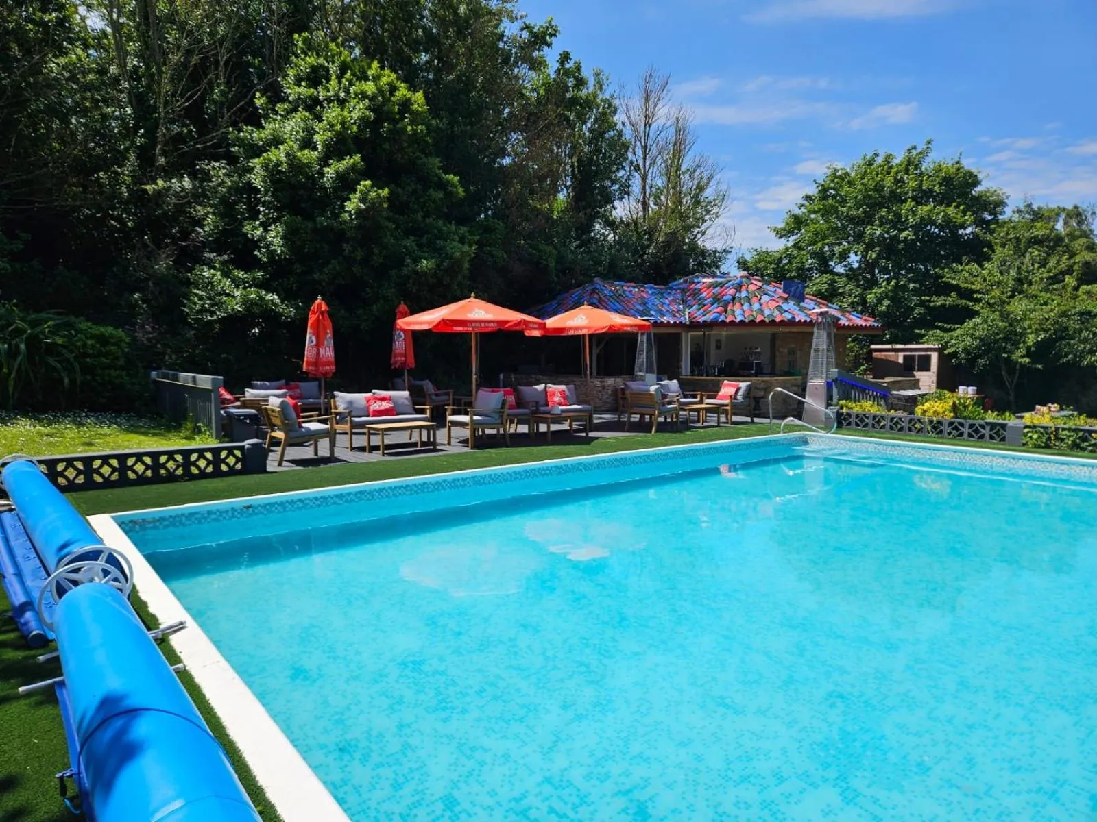 Swimming pool in Le Pommier