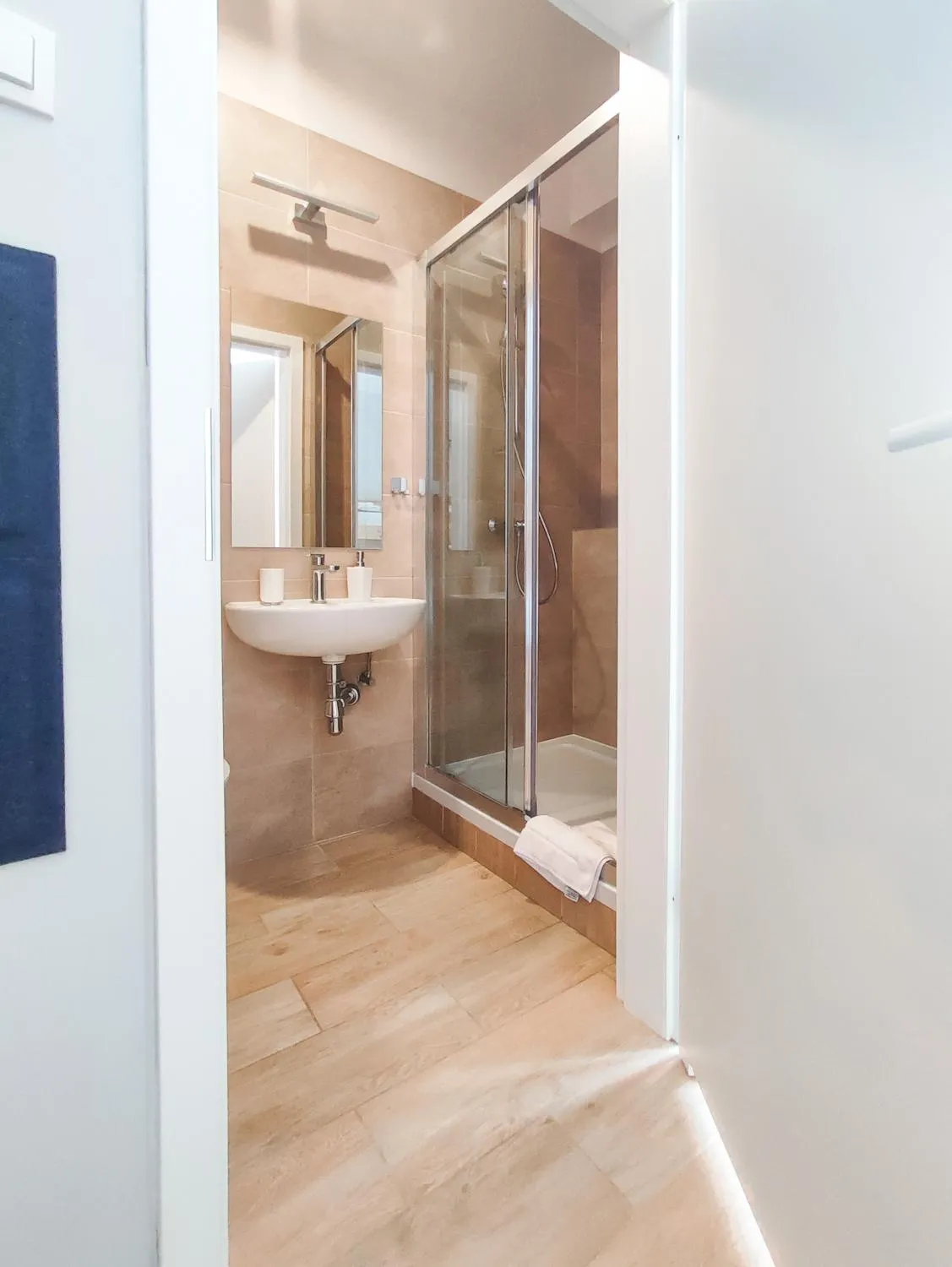 Shower in Apart Rooms by Apart Hostel S8